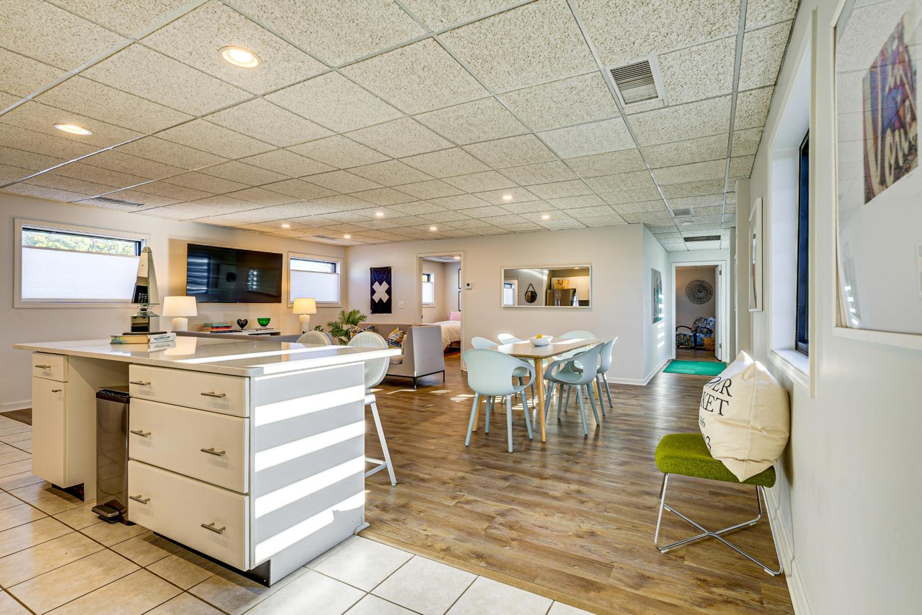 Between Restaurant and Brewery! Chic Perrysburg Apt