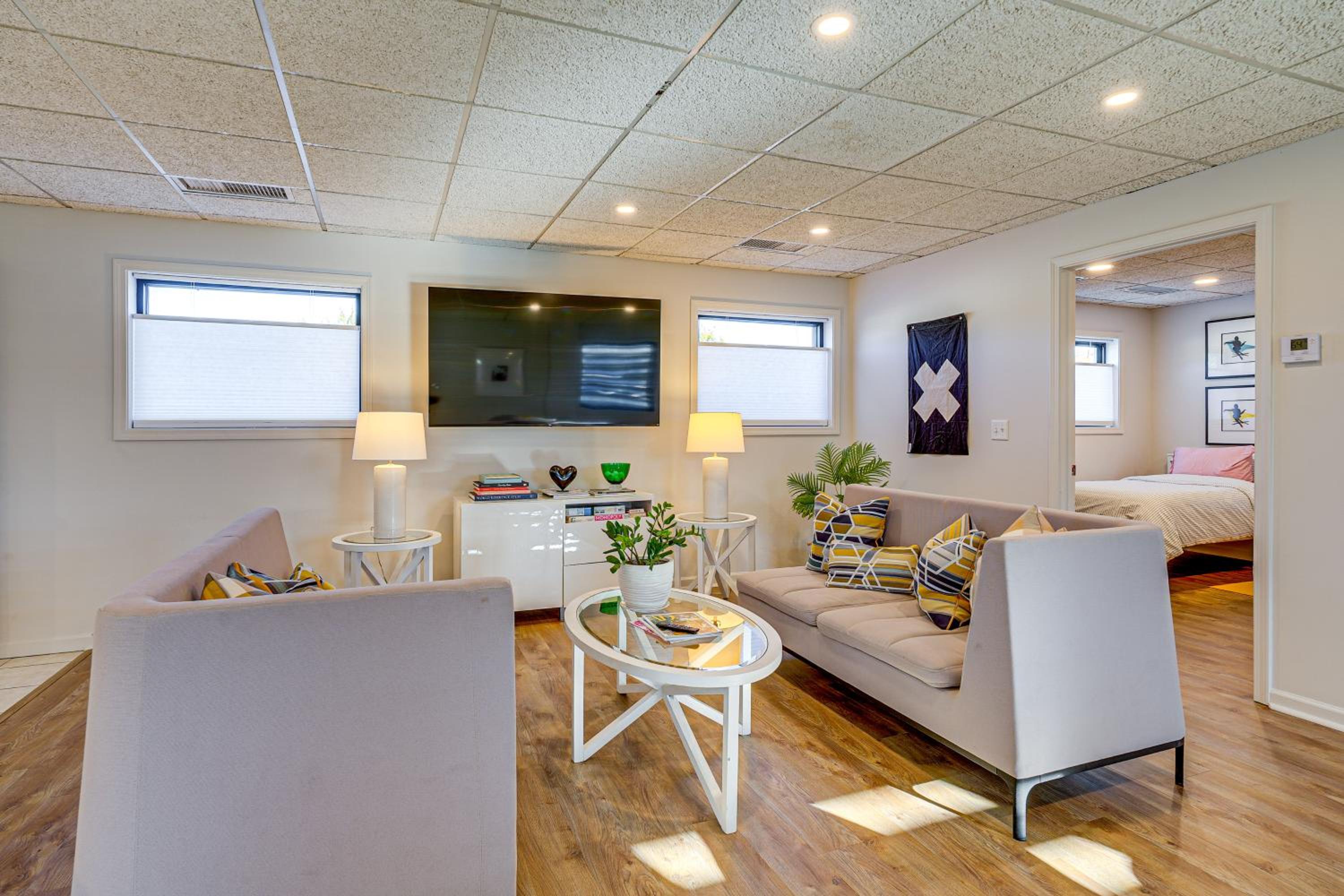 Between Restaurant and Brewery! Chic Perrysburg Apt