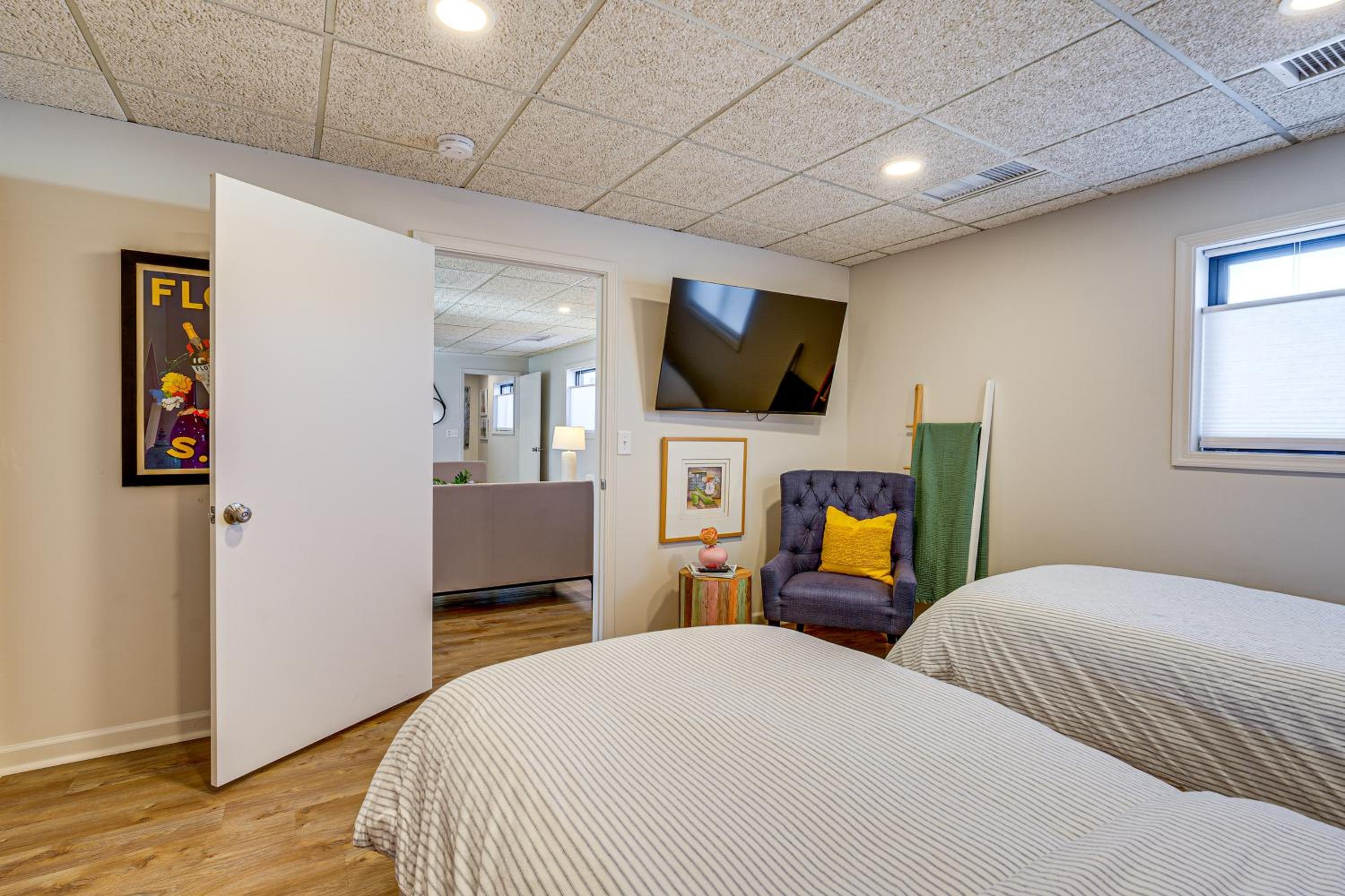 Between Restaurant and Brewery! Chic Perrysburg Apt