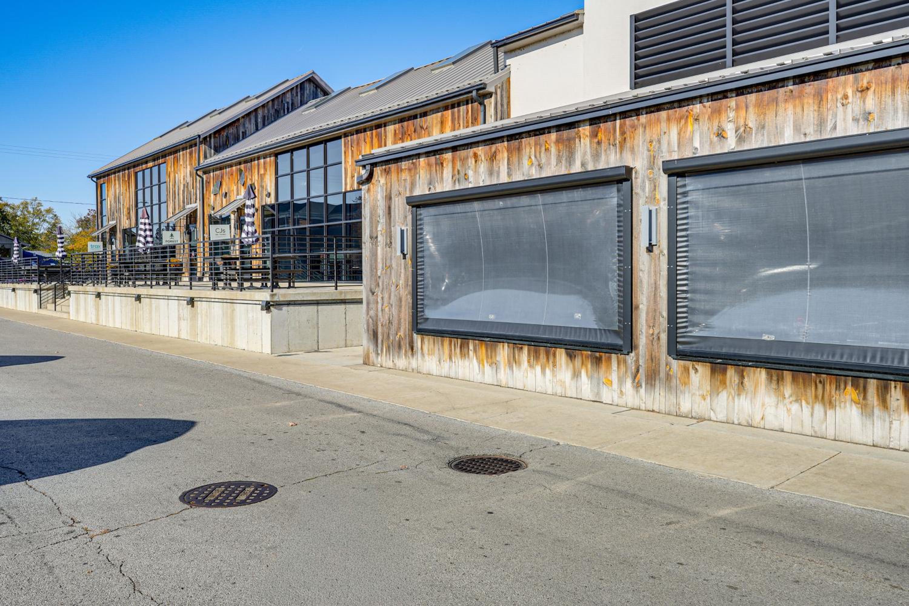 Between Restaurant and Brewery! Chic Perrysburg Apt
