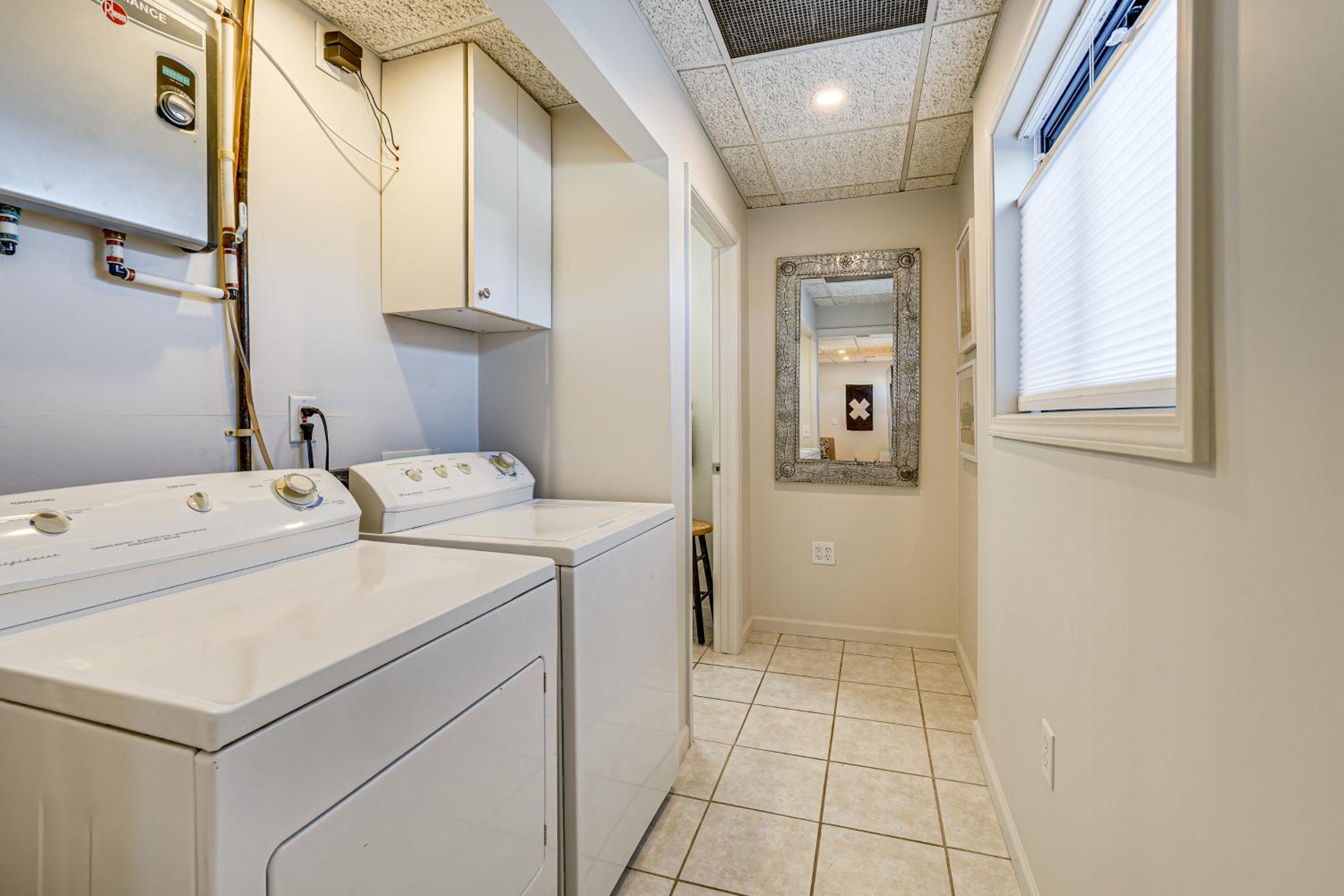 Between Restaurant and Brewery! Chic Perrysburg Apt