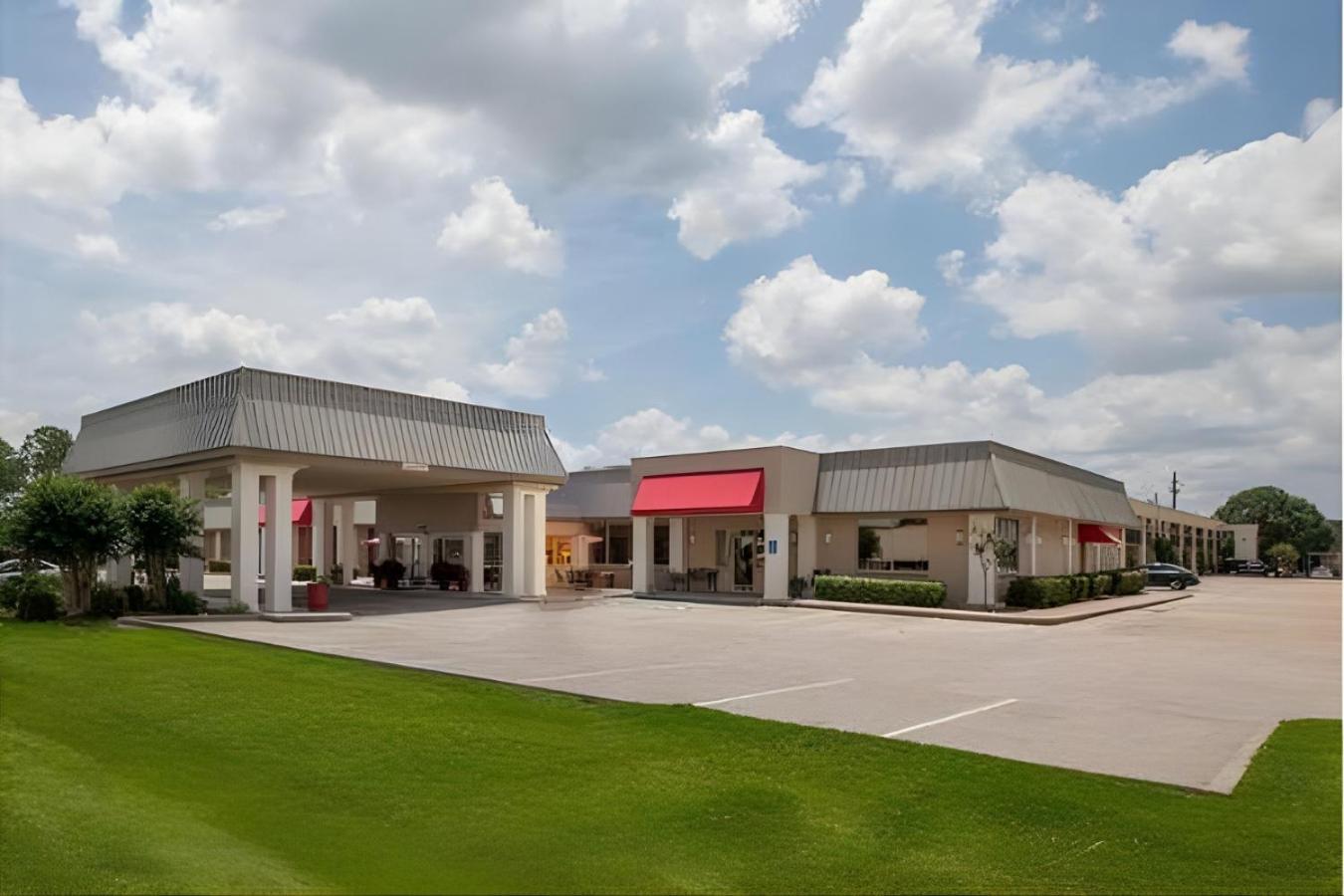 Iberia House & Suites