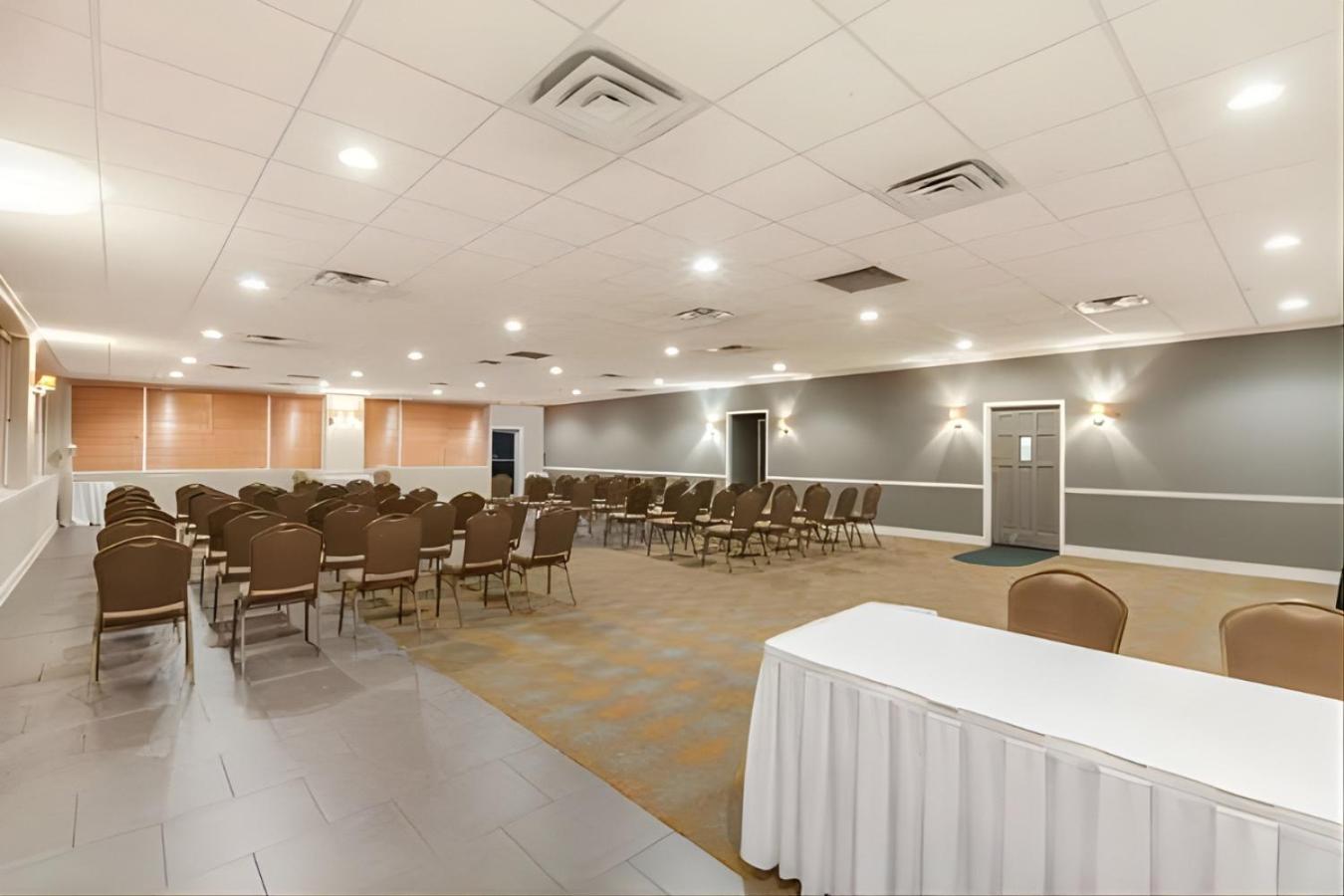 Iberia House & Suites