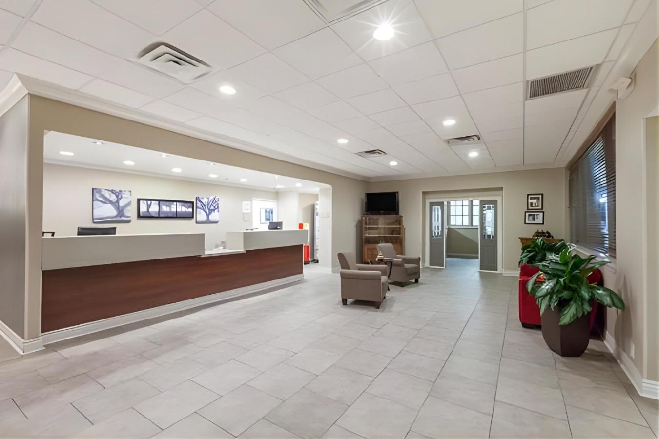 Iberia House & Suites