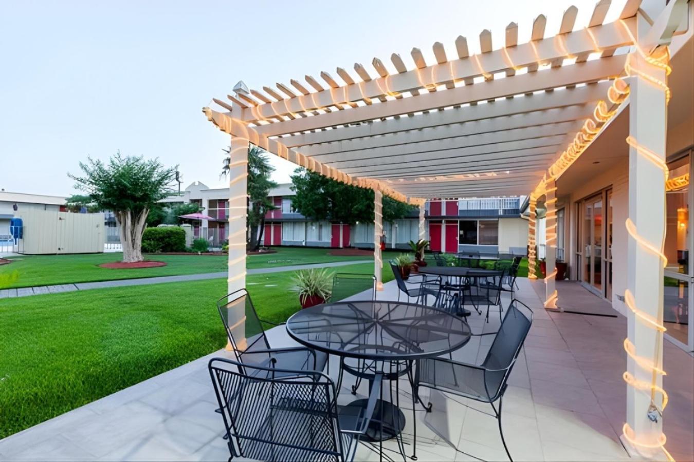 Iberia House & Suites