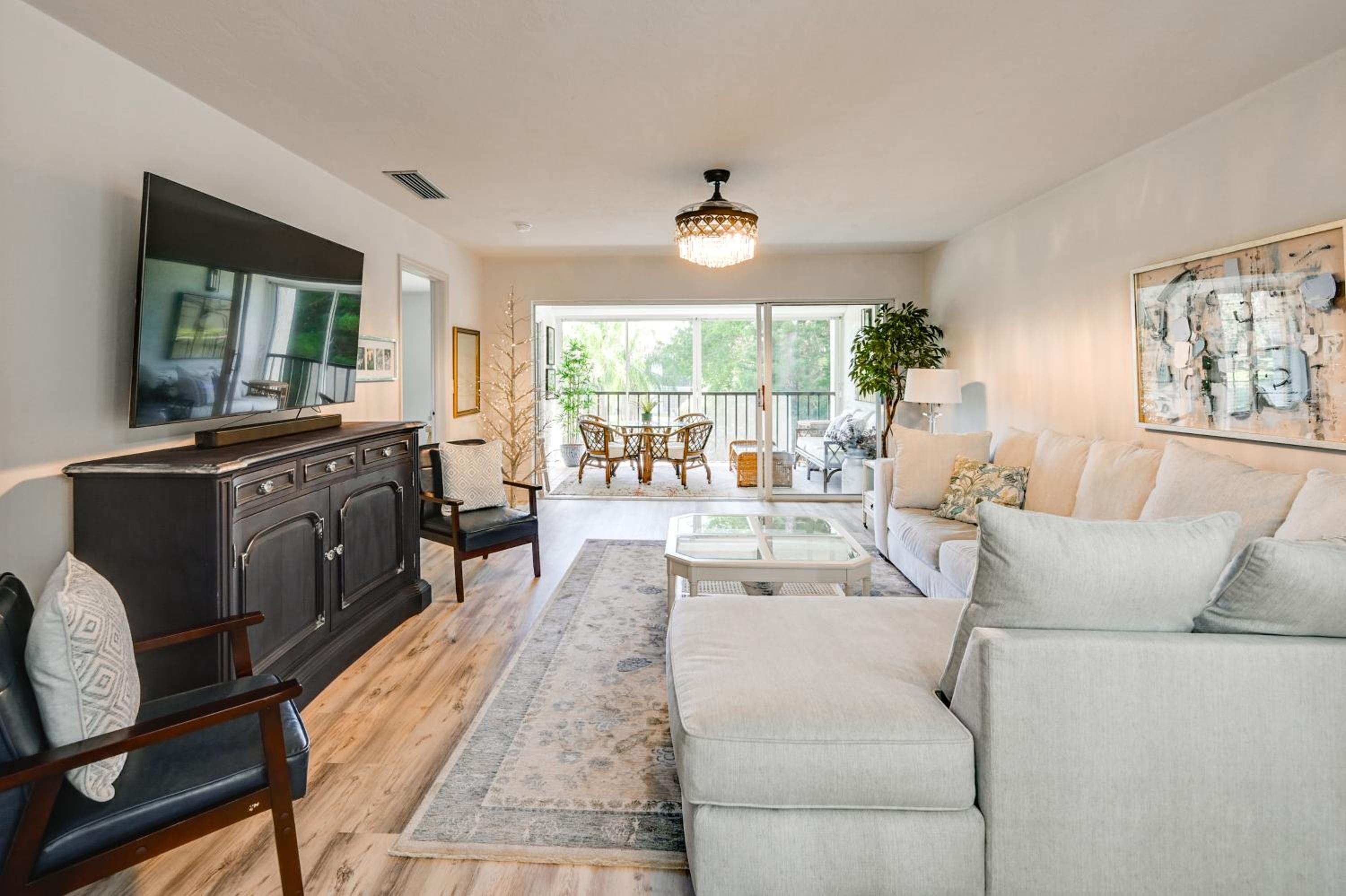 4 Mi to Beach! Naples Snowbird Nest with Pool Access