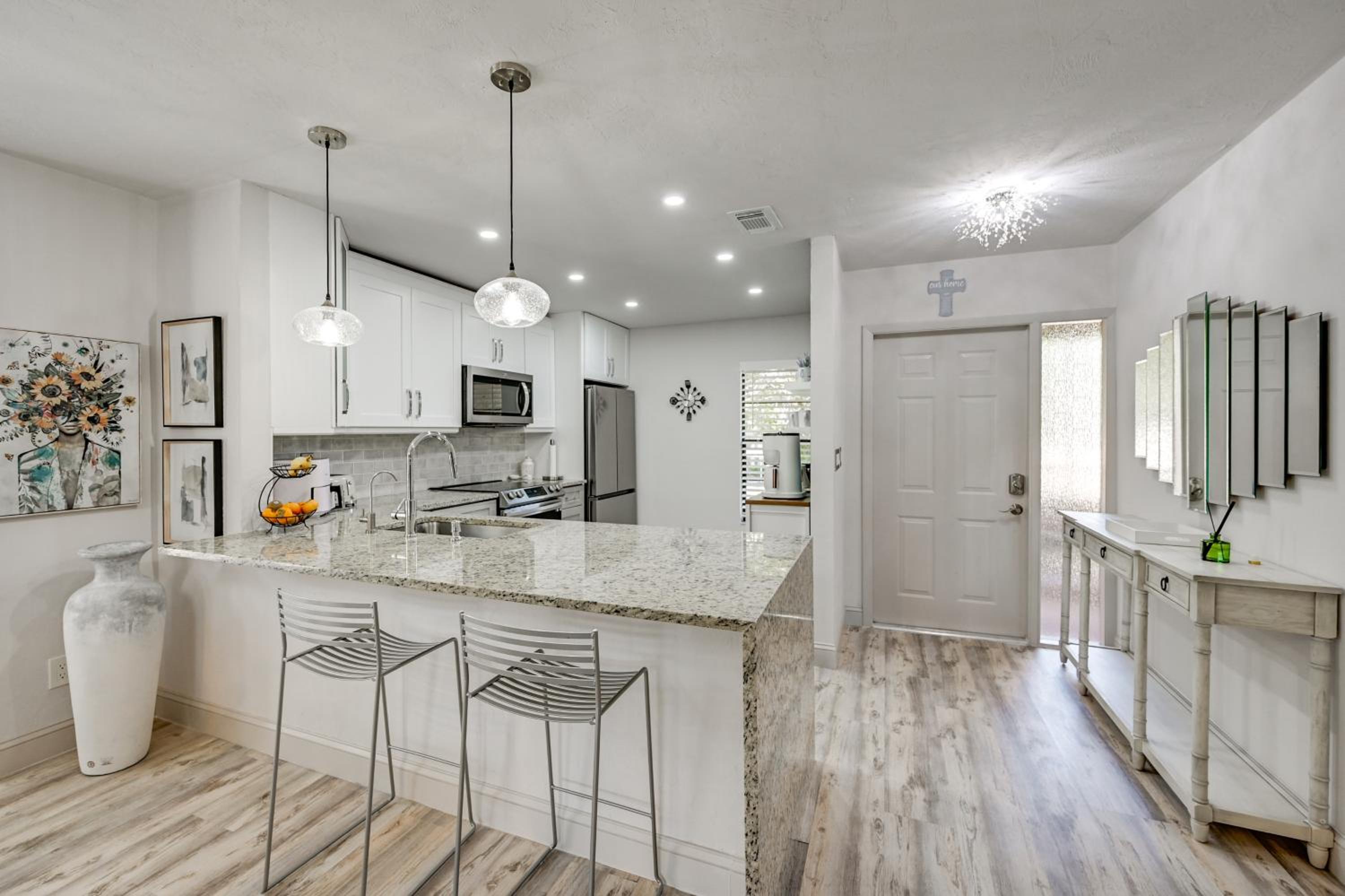 4 Mi to Beach! Naples Snowbird Nest with Pool Access