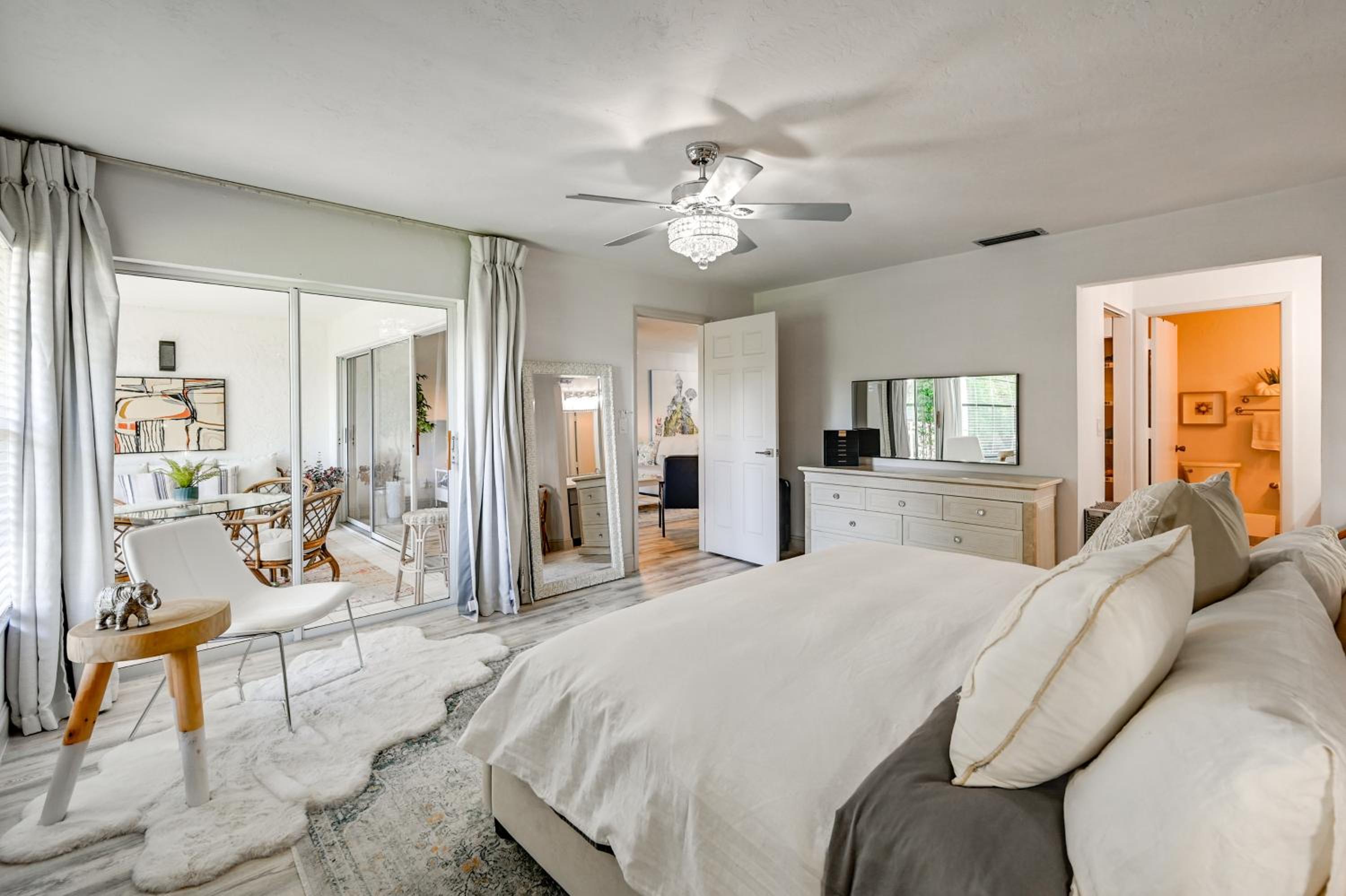 4 Mi to Beach! Naples Snowbird Nest with Pool Access