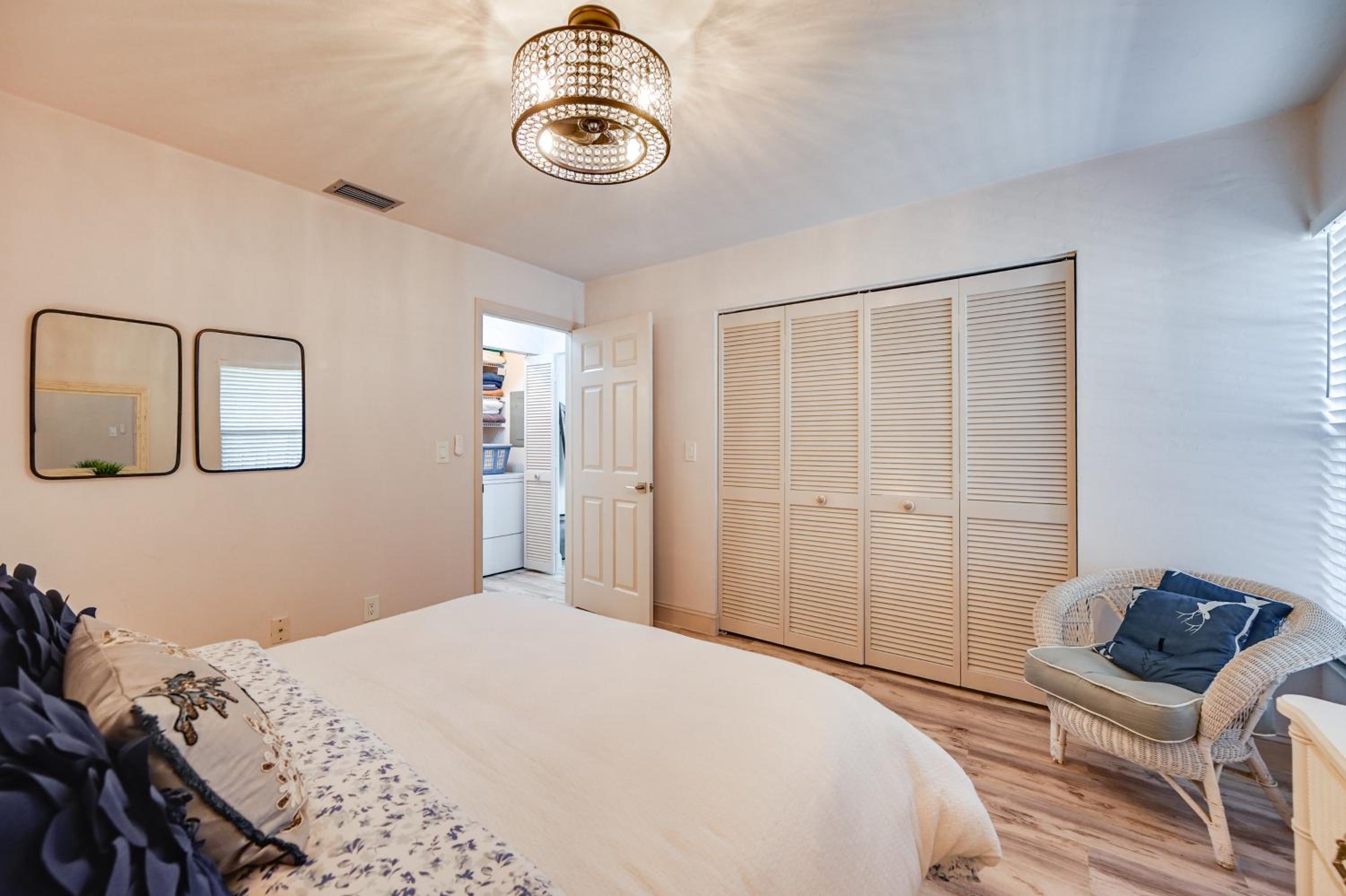4 Mi to Beach! Naples Snowbird Nest with Pool Access