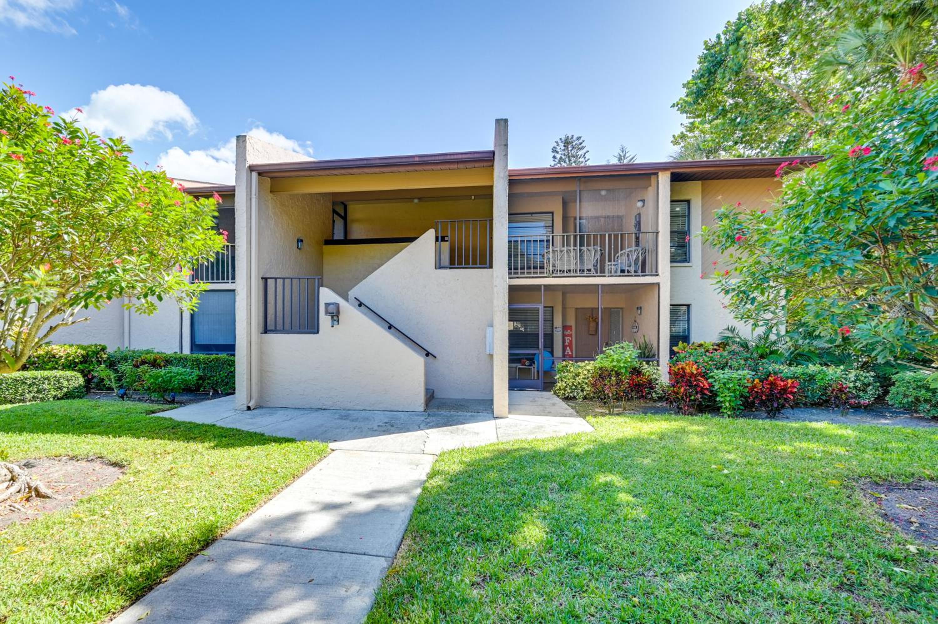 4 Mi to Beach! Naples Snowbird Nest with Pool Access