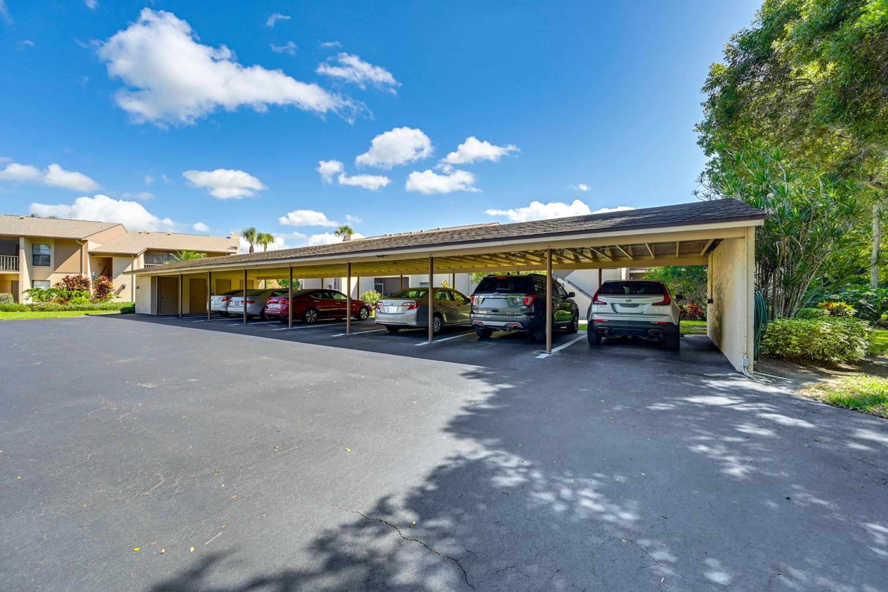 4 Mi to Beach! Naples Snowbird Nest with Pool Access
