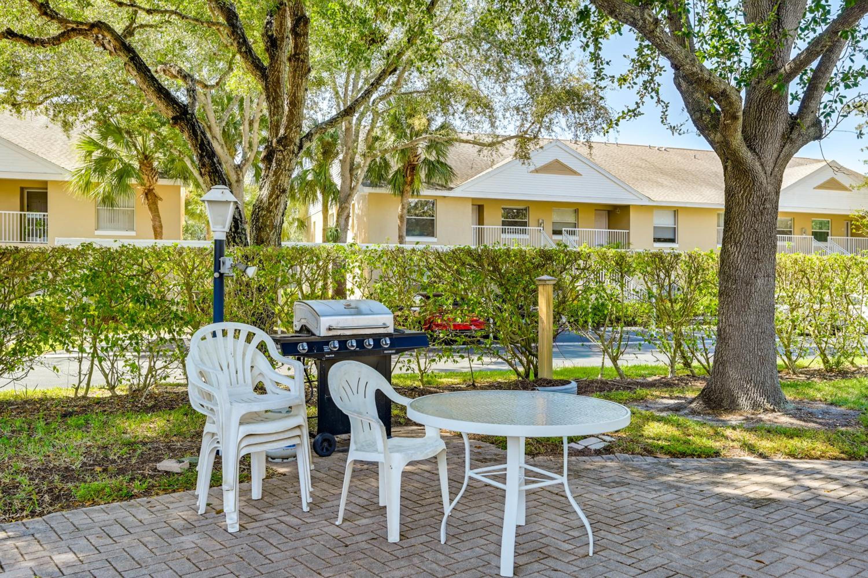 4 Mi to Beach! Naples Snowbird Nest with Pool Access