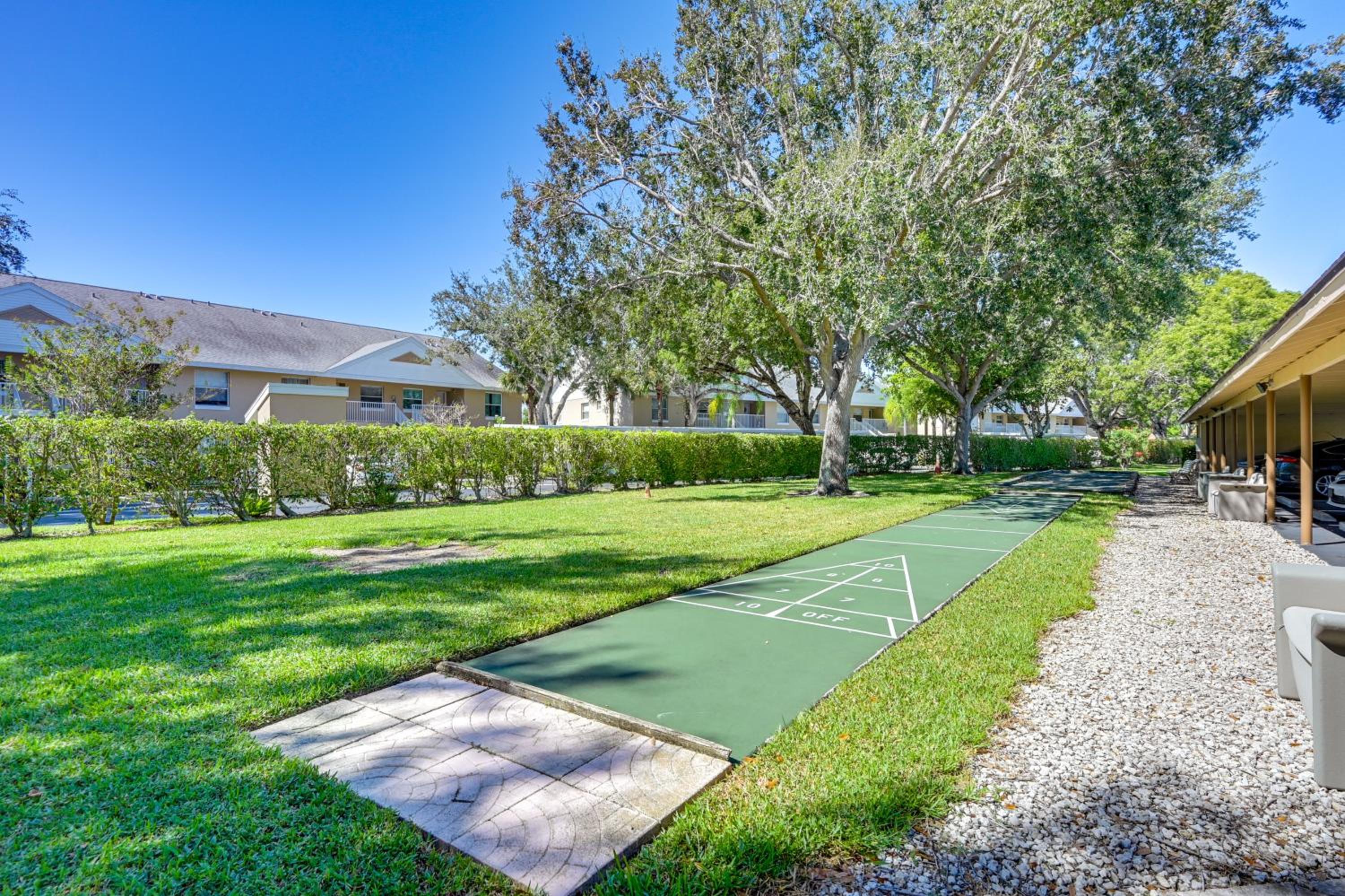 4 Mi to Beach! Naples Snowbird Nest with Pool Access