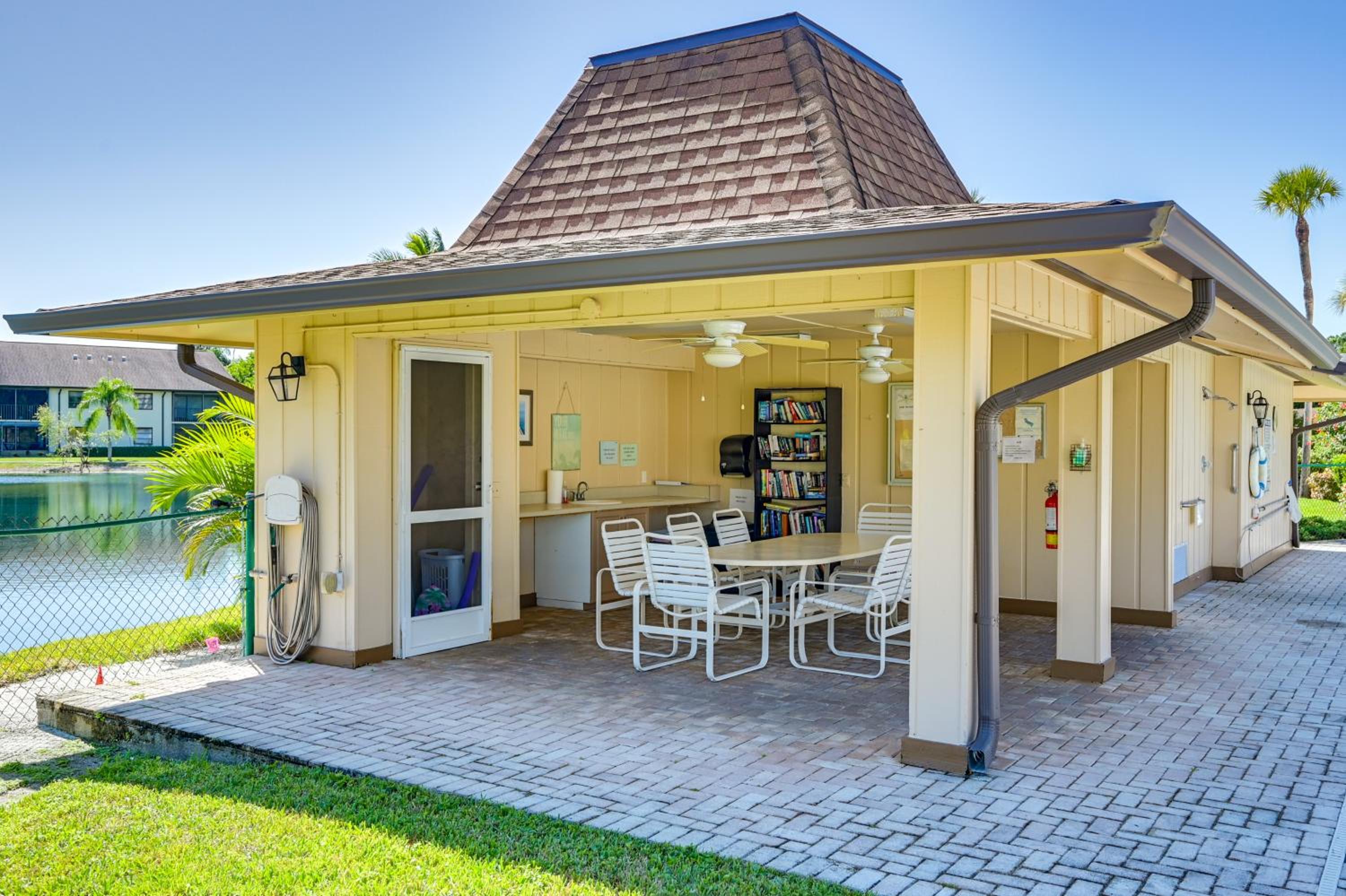 4 Mi to Beach! Naples Snowbird Nest with Pool Access