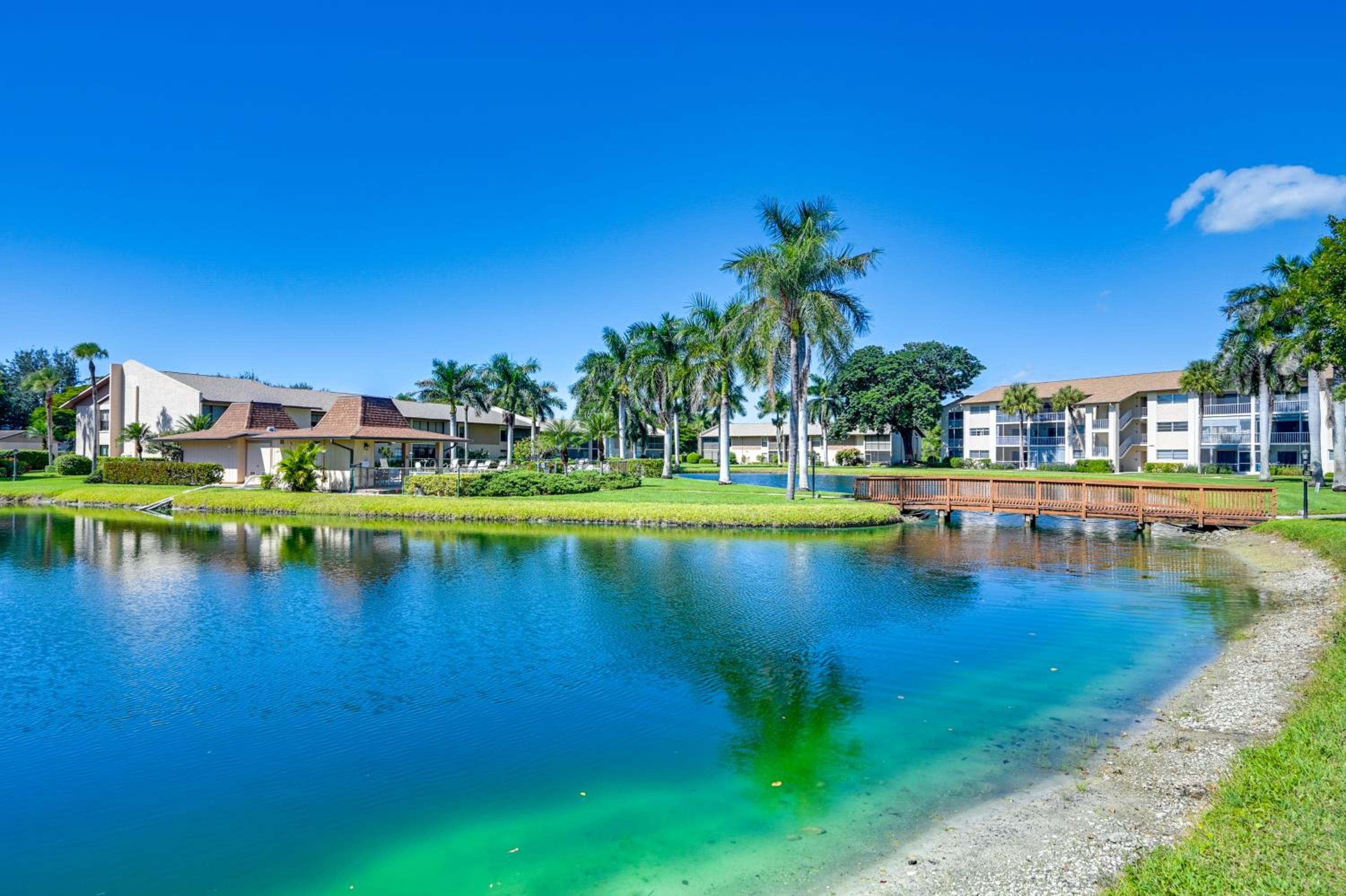 4 Mi to Beach! Naples Snowbird Nest with Pool Access