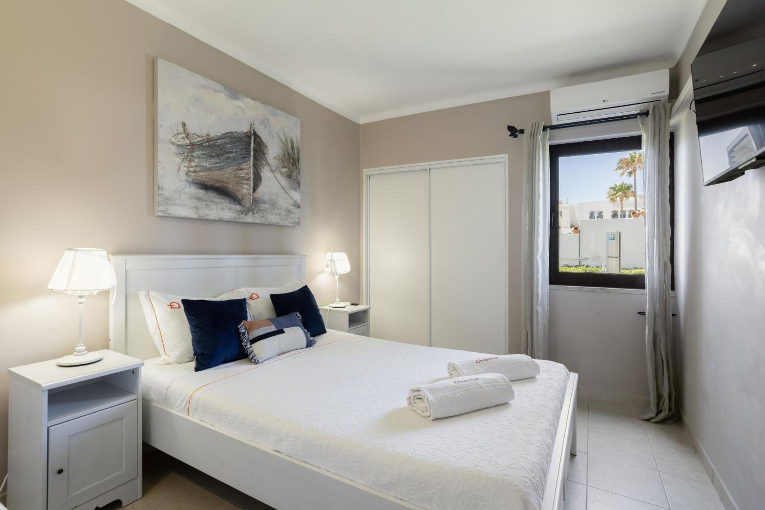 Forte Beach Retreat - 2BR Apartment with Terrace & AC