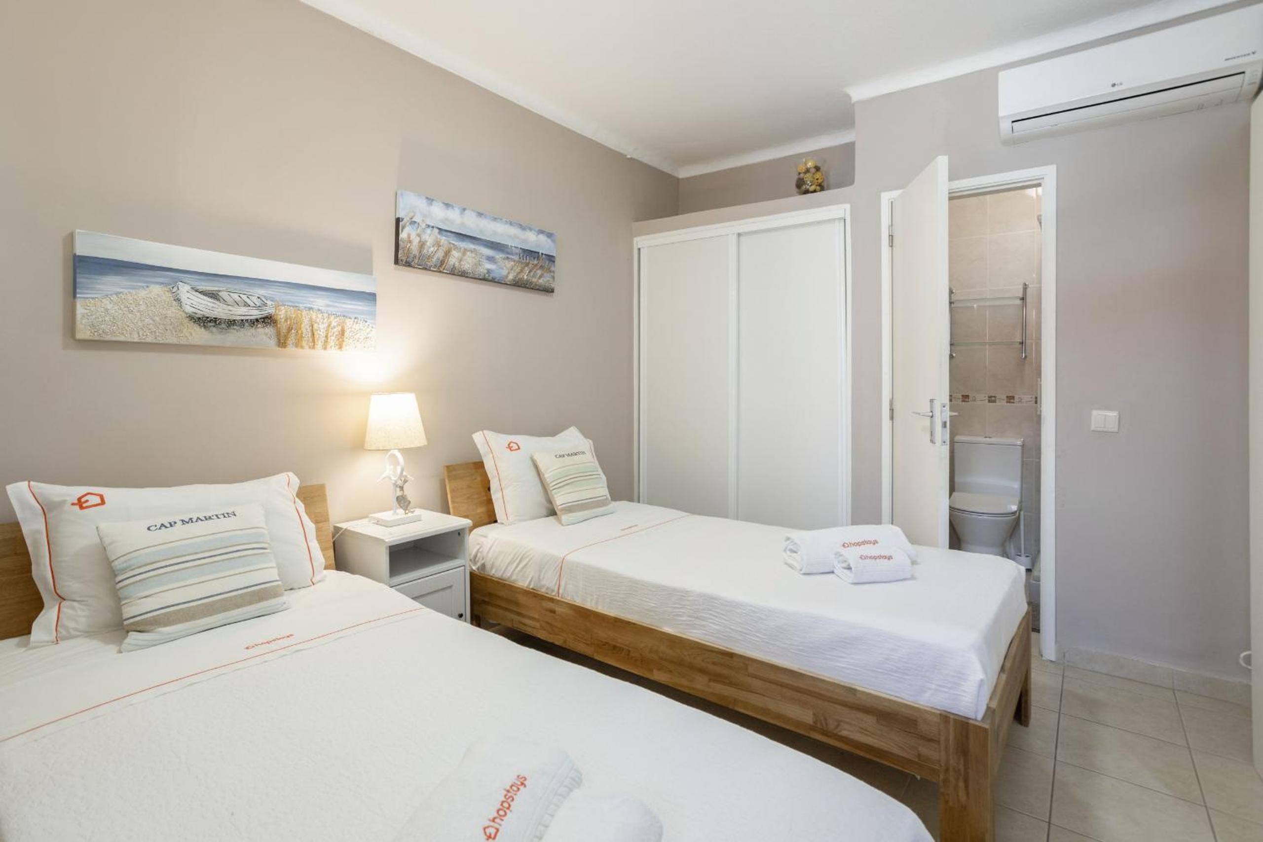 Forte Beach Retreat - 2BR Apartment with Terrace & AC
