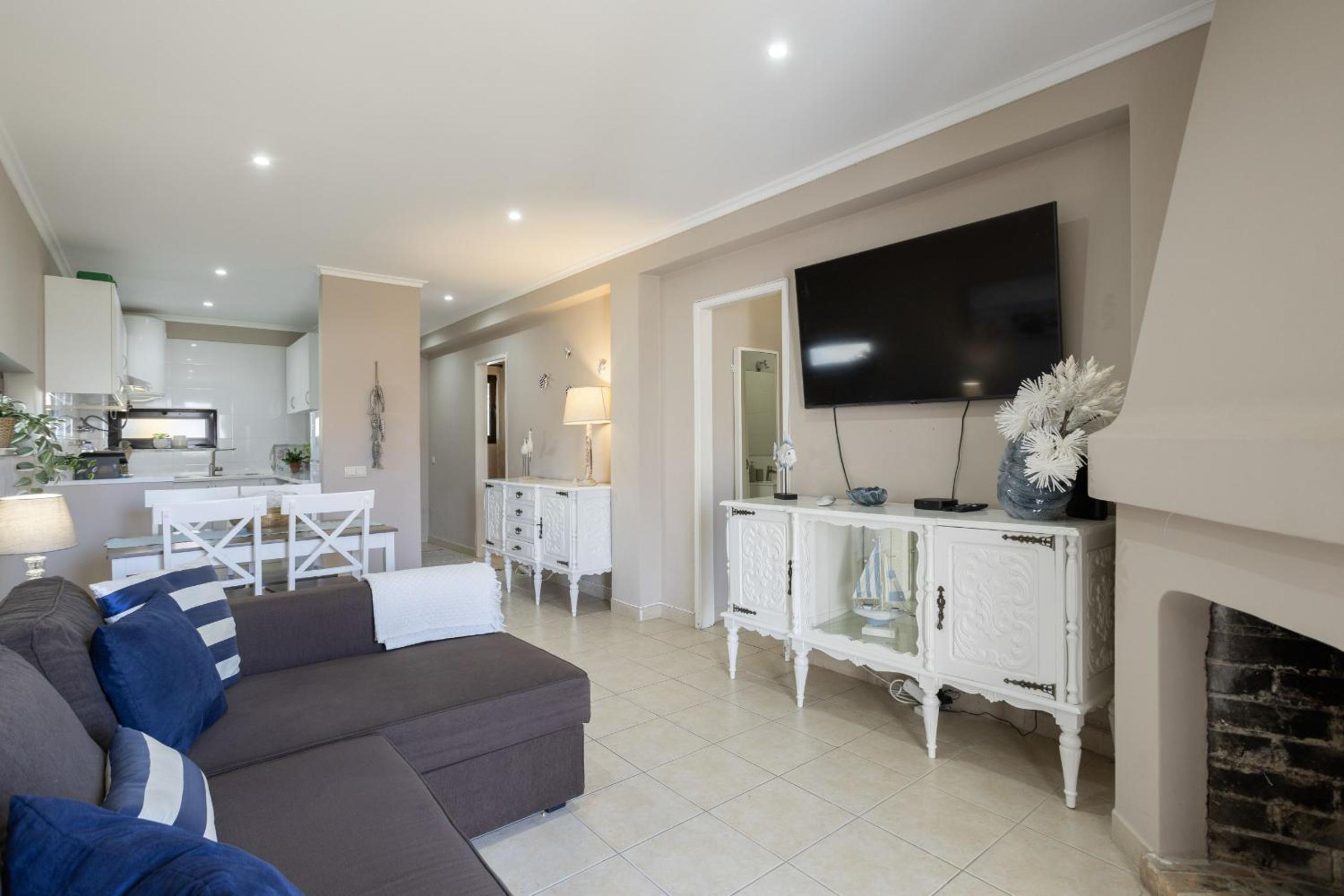Forte Beach Retreat - 2BR Apartment with Terrace & AC