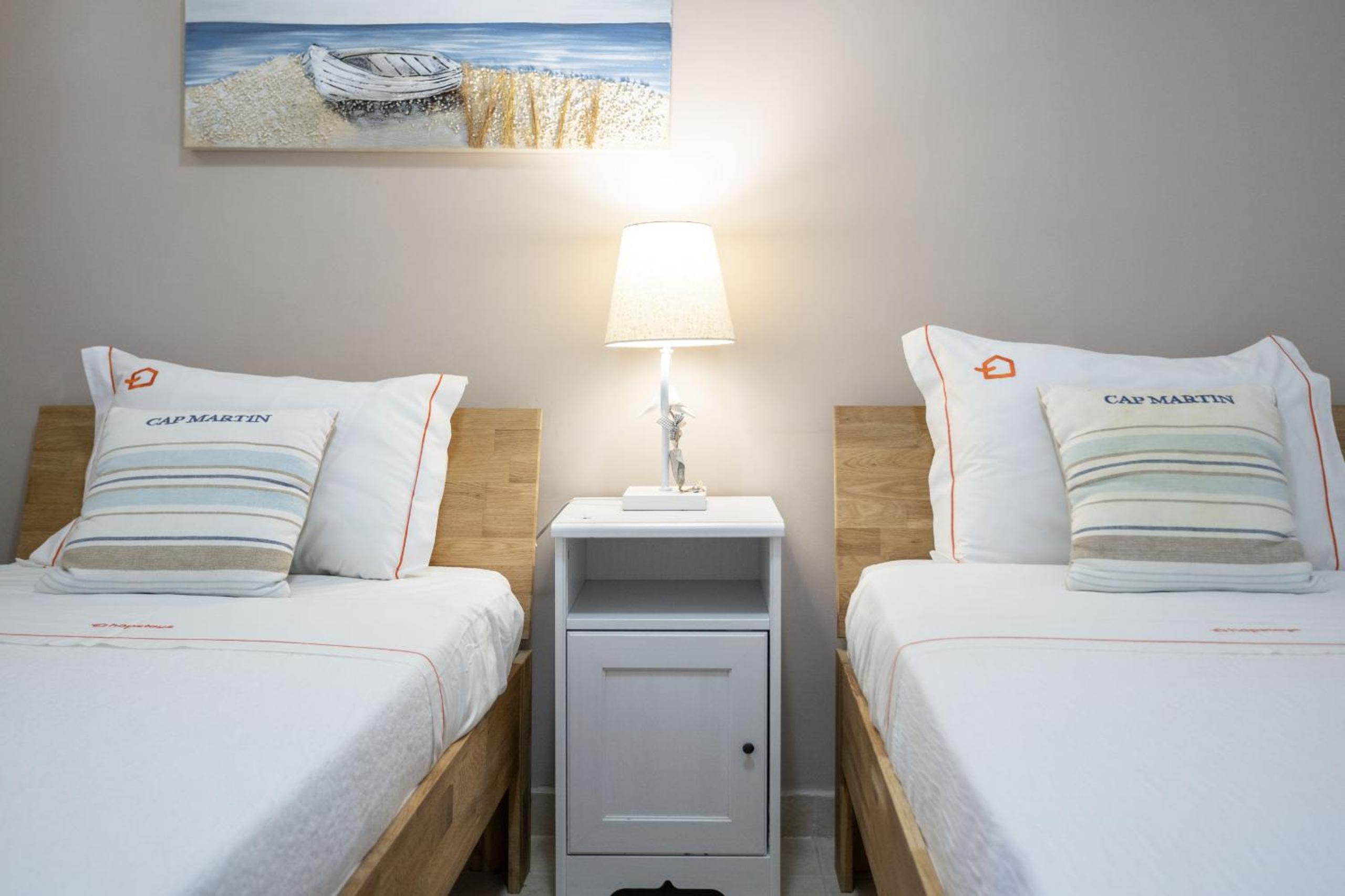 Forte Beach Retreat - 2BR Apartment with Terrace & AC