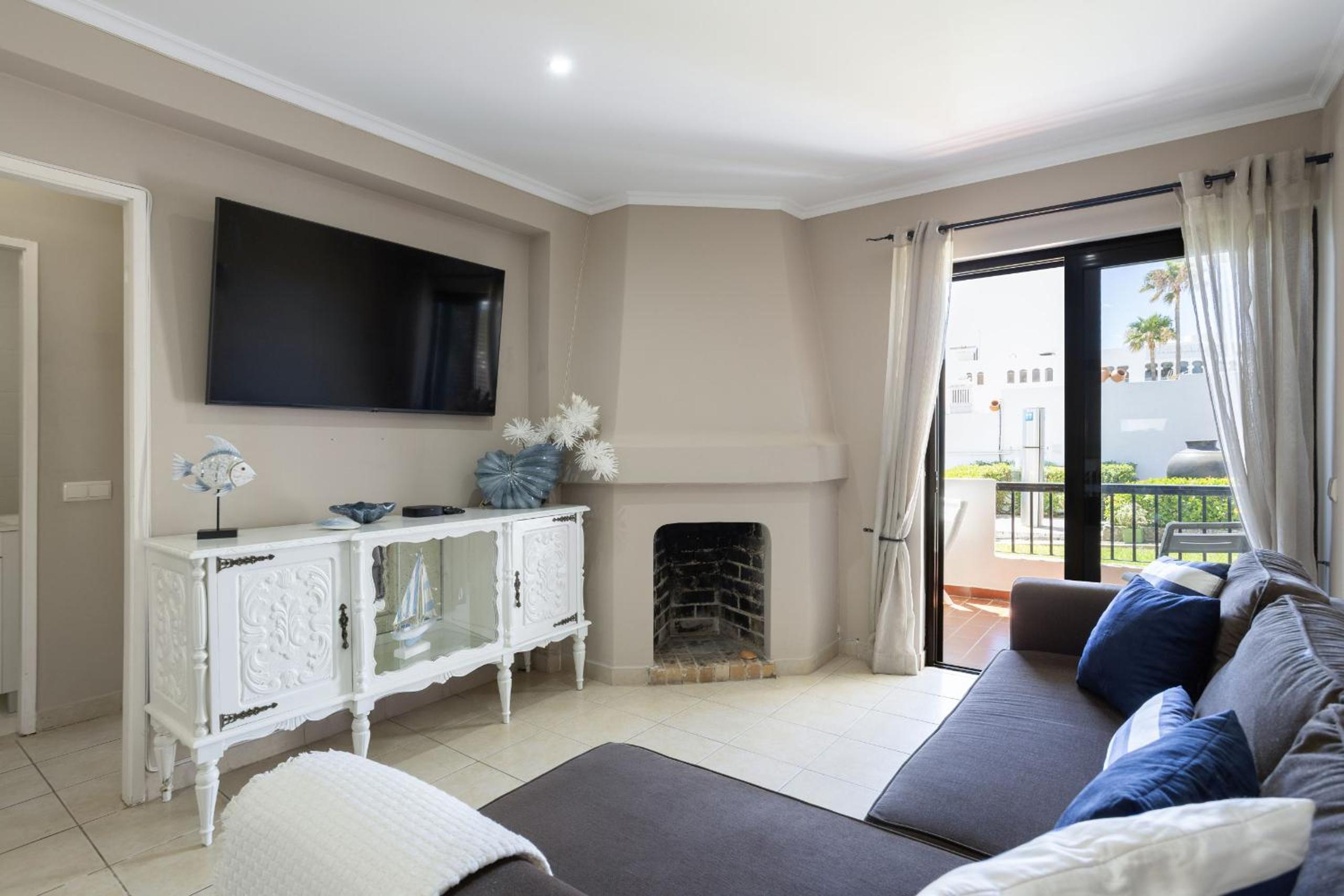 Forte Beach Retreat - 2BR Apartment with Terrace & AC