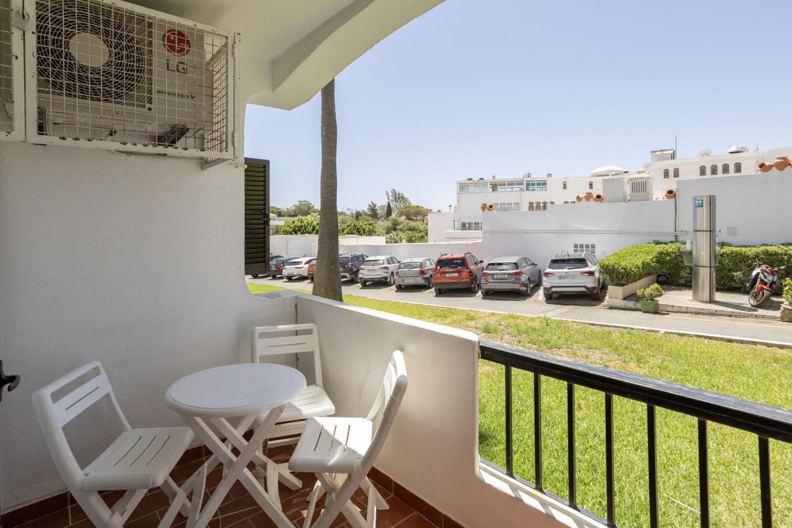 Forte Beach Retreat - 2BR Apartment with Terrace & AC