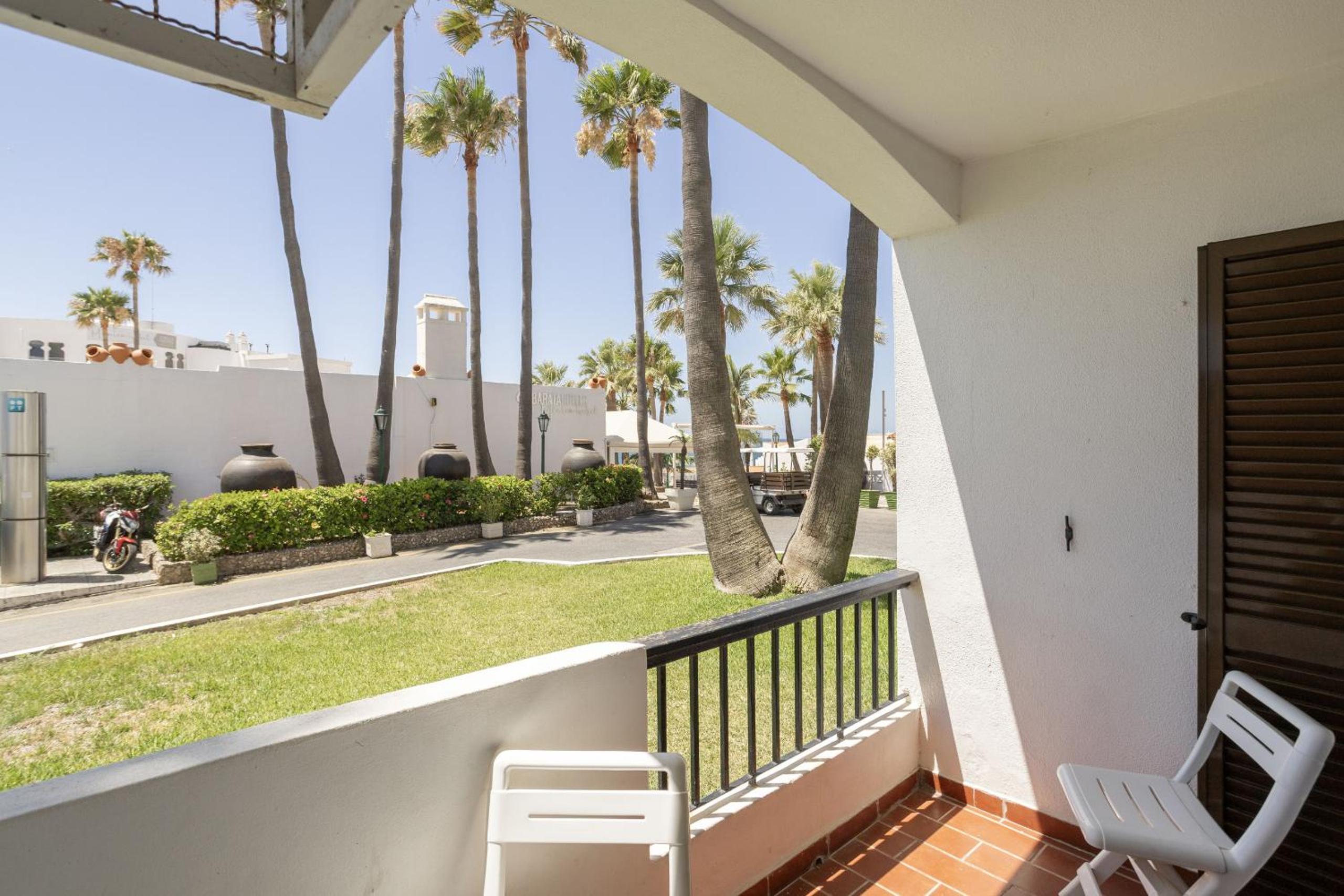 Forte Beach Retreat - 2BR Apartment with Terrace & AC