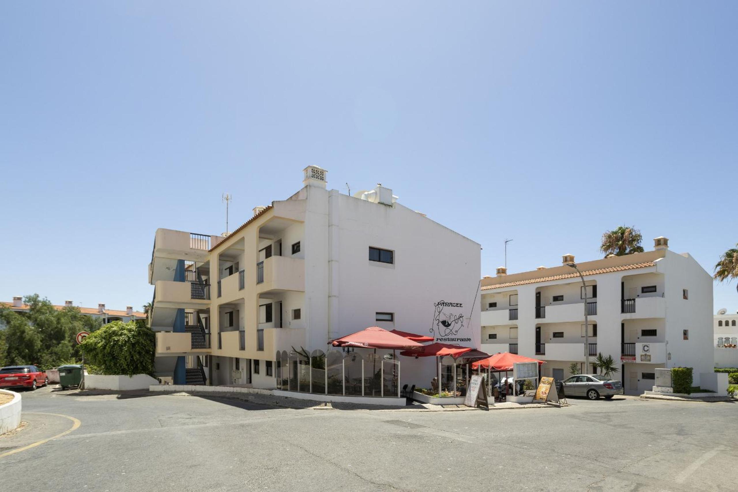 Forte Beach Retreat - 2BR Apartment with Terrace & AC