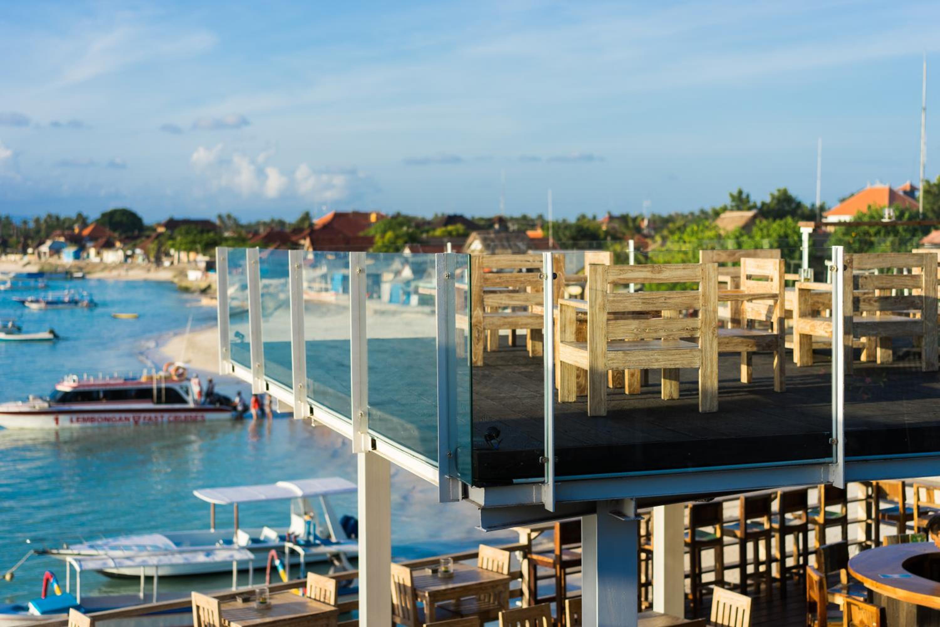 Ware Ware Surf Bungalow Lembongan