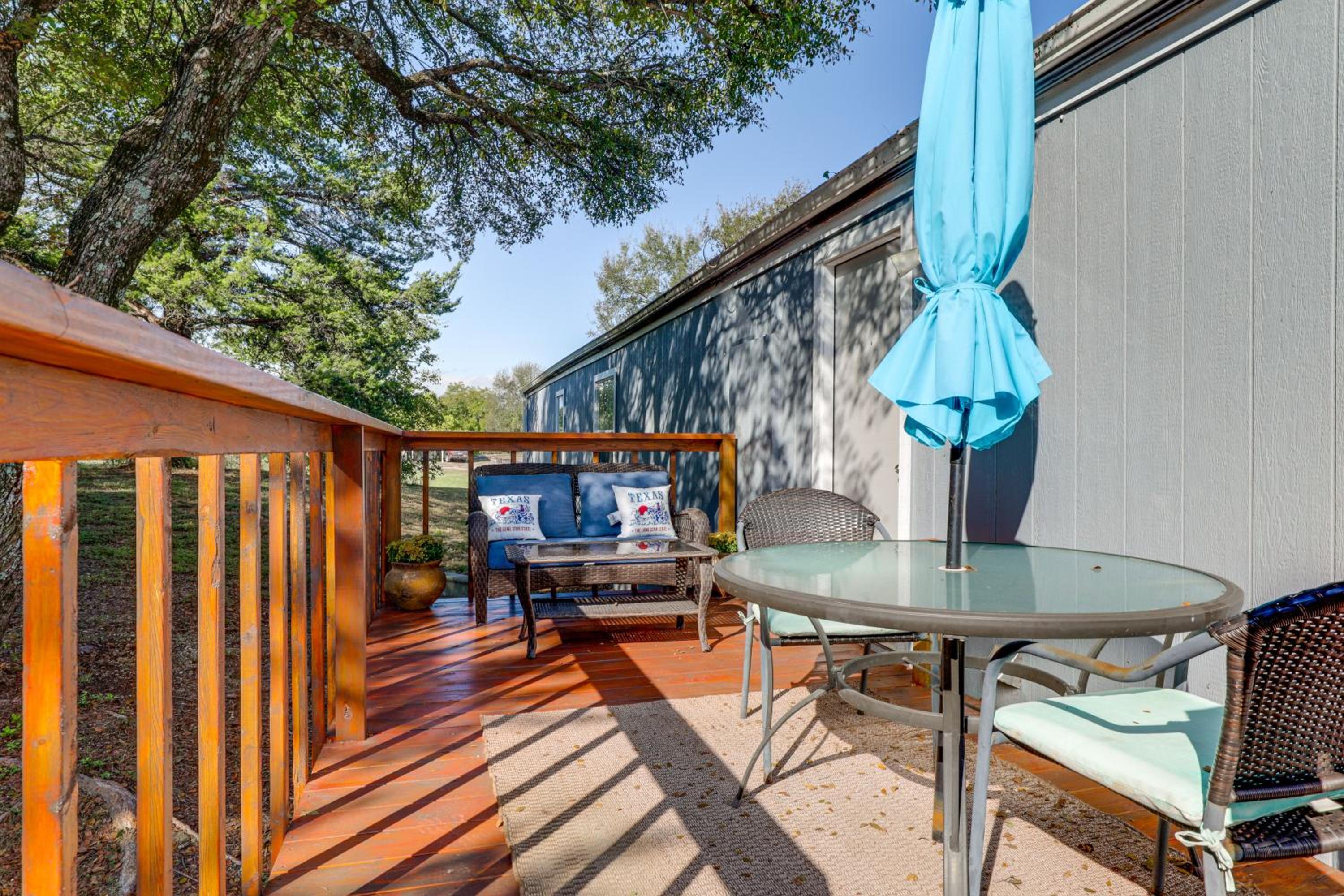 Quiet Country Living! Retreat Near Dtwn Waxahachie