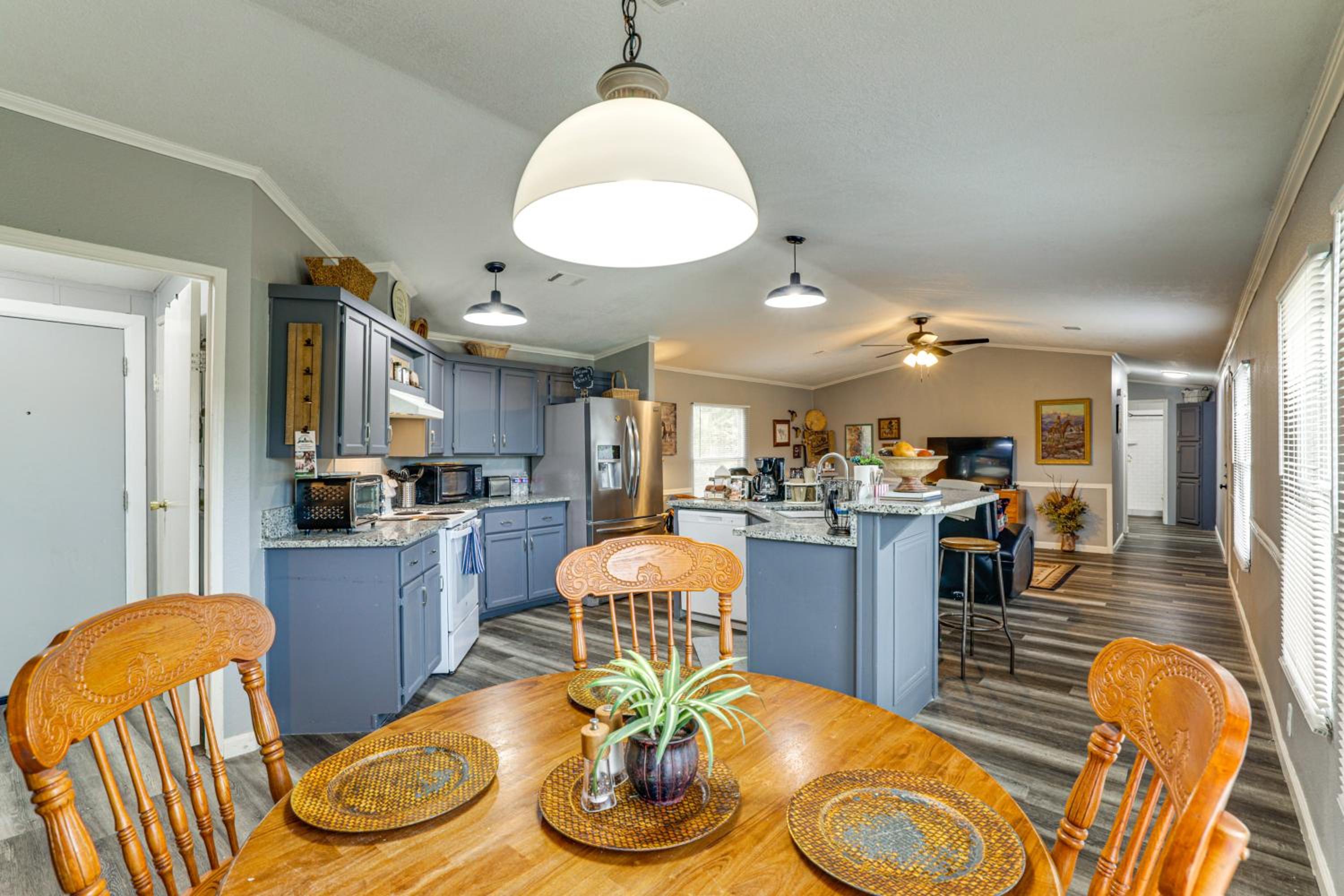Quiet Country Living! Retreat Near Dtwn Waxahachie