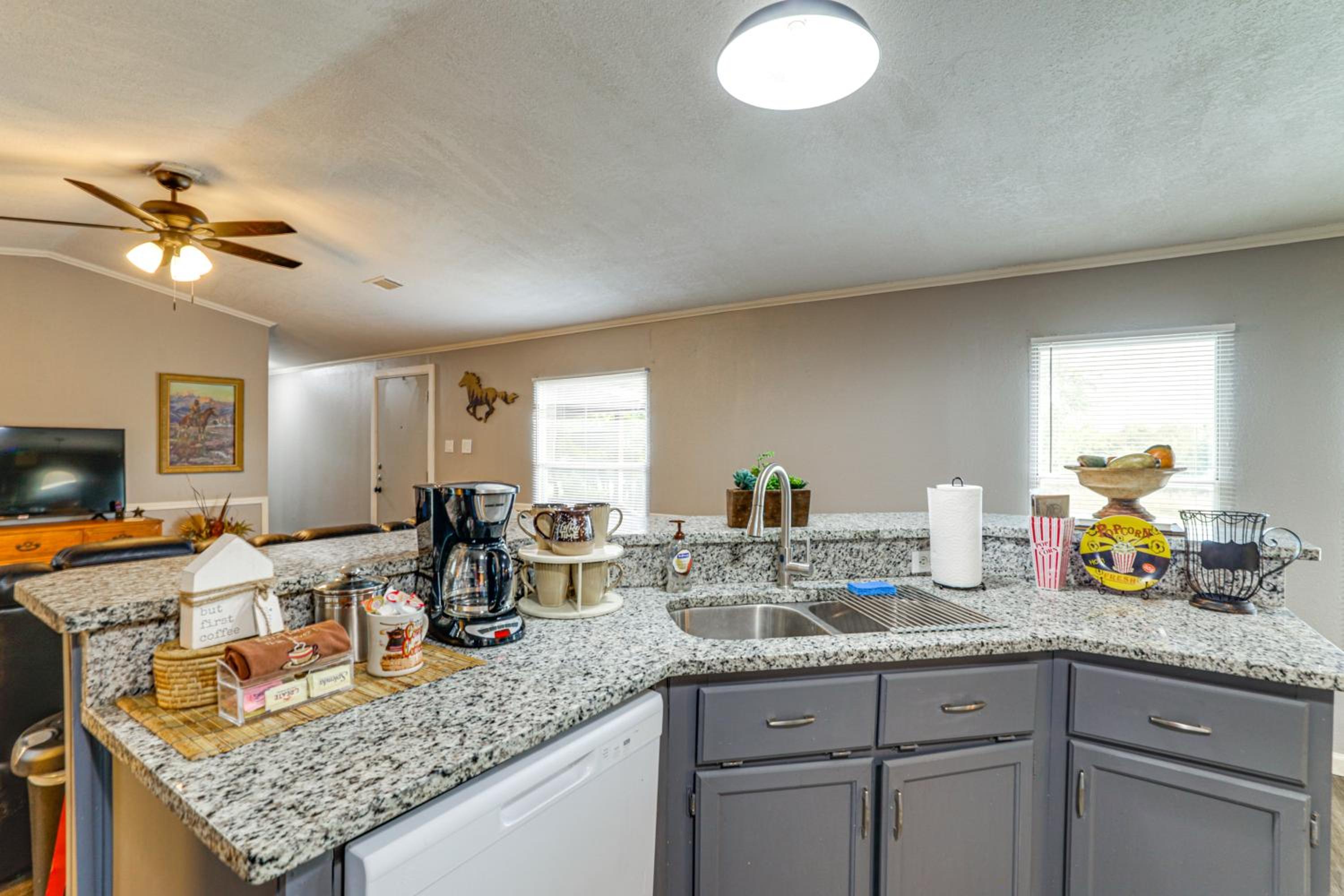 Quiet Country Living! Retreat Near Dtwn Waxahachie