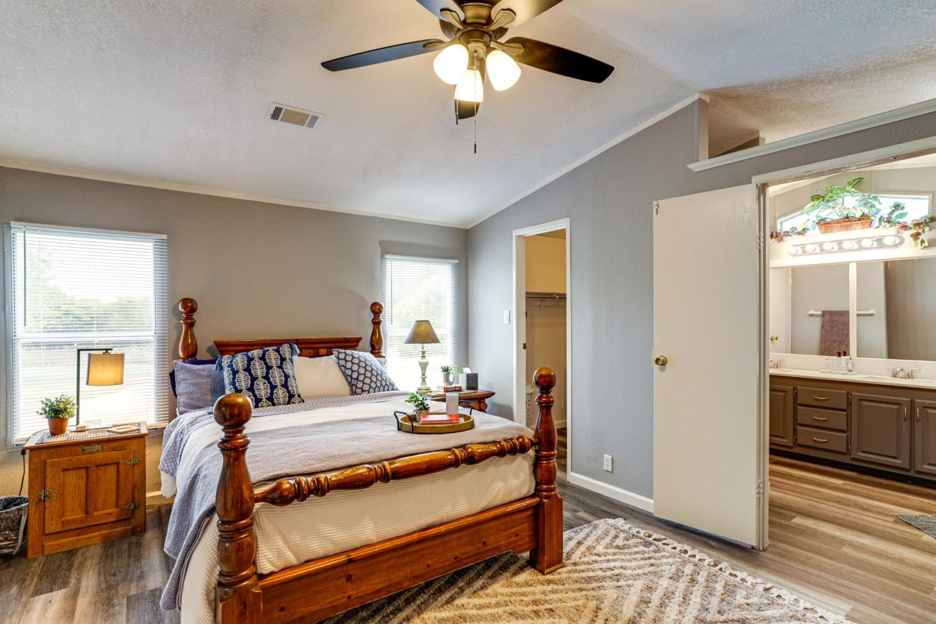 Quiet Country Living! Retreat Near Dtwn Waxahachie