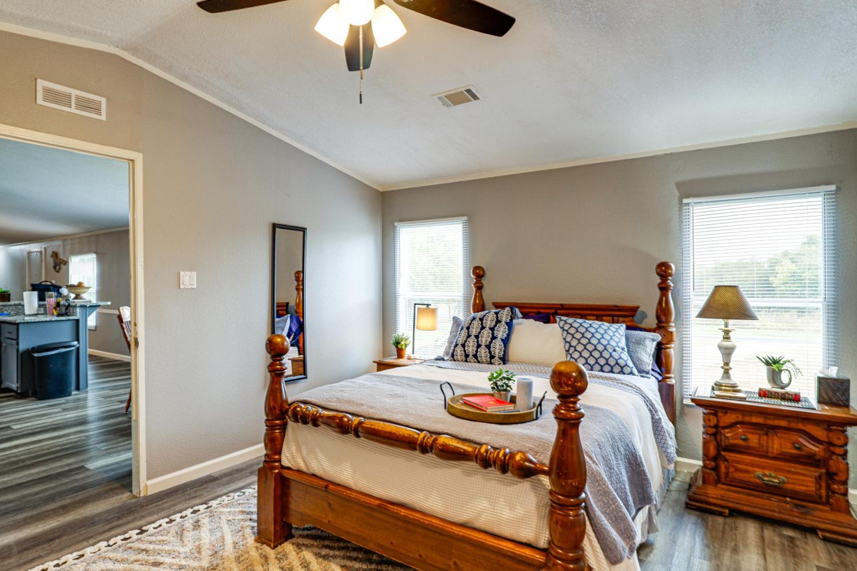 Quiet Country Living! Retreat Near Dtwn Waxahachie