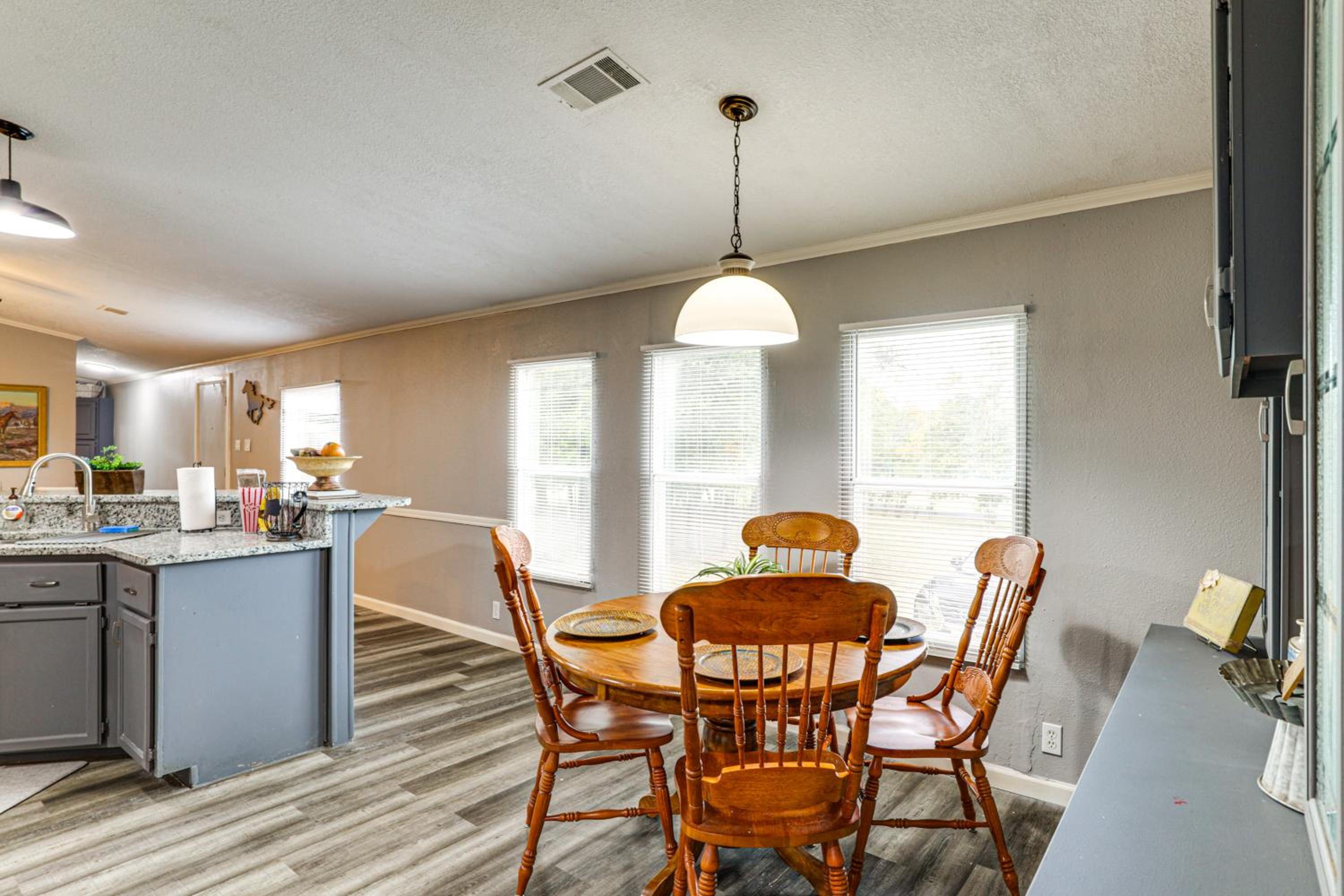 Quiet Country Living! Retreat Near Dtwn Waxahachie