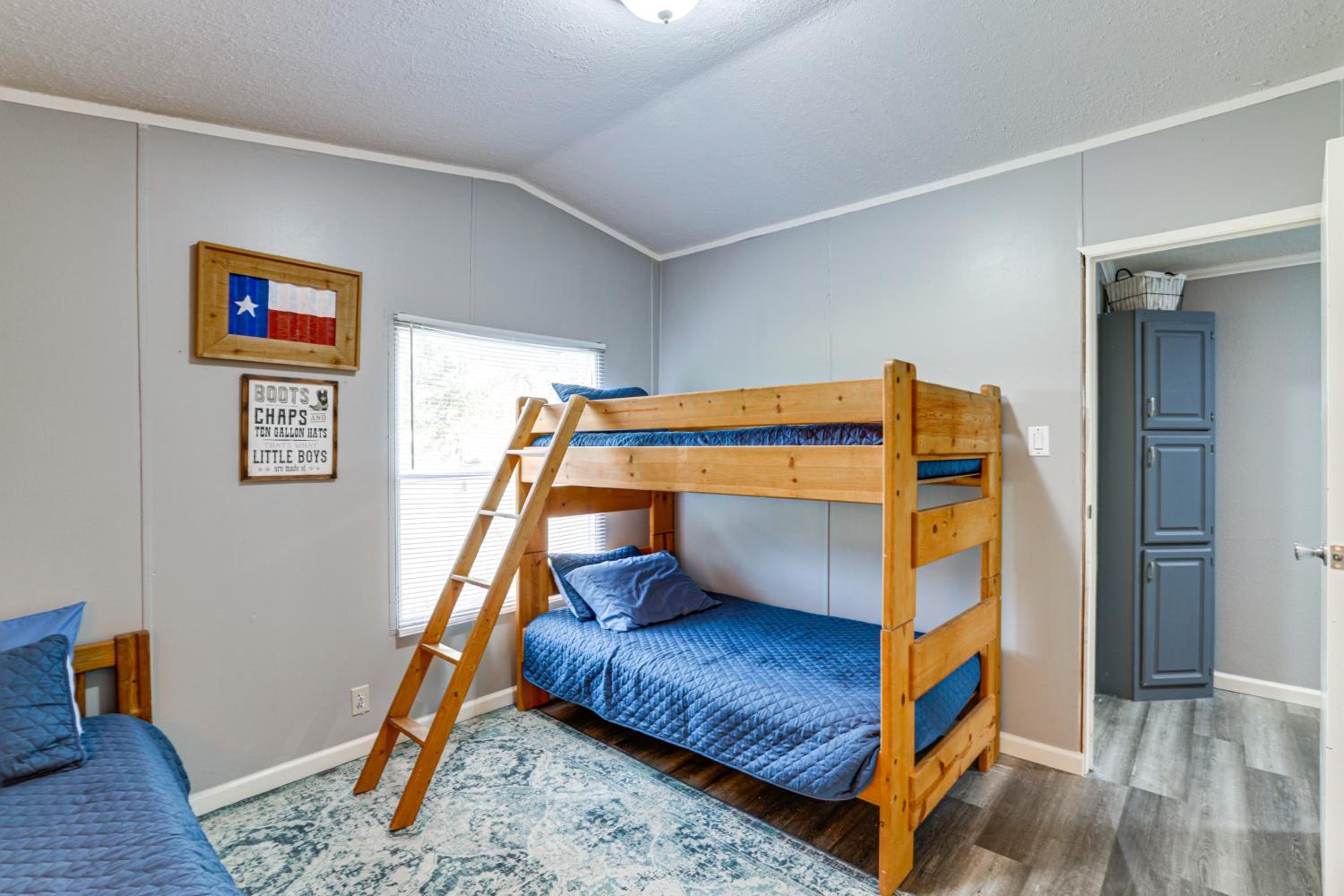 Quiet Country Living! Retreat Near Dtwn Waxahachie