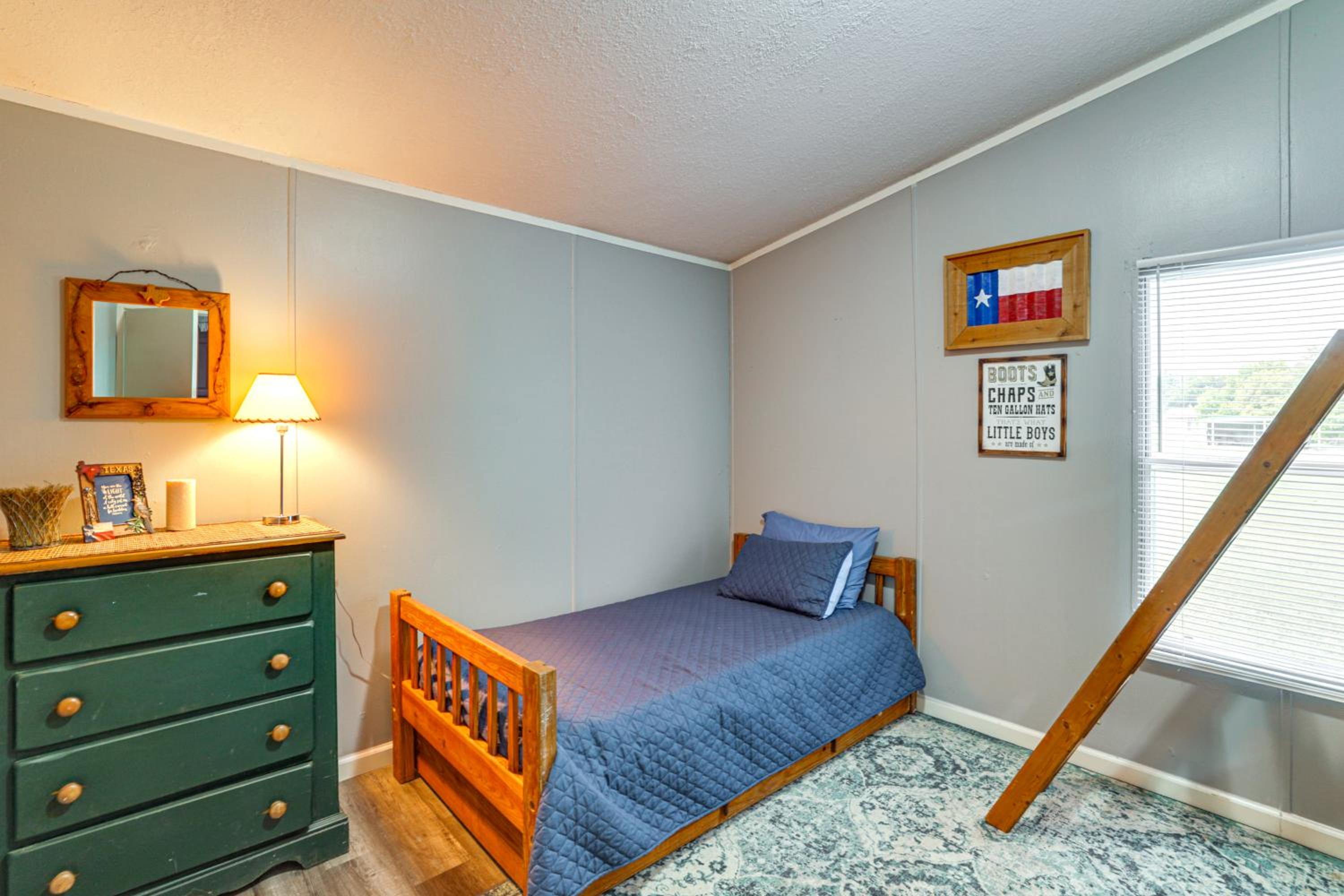 Quiet Country Living! Retreat Near Dtwn Waxahachie