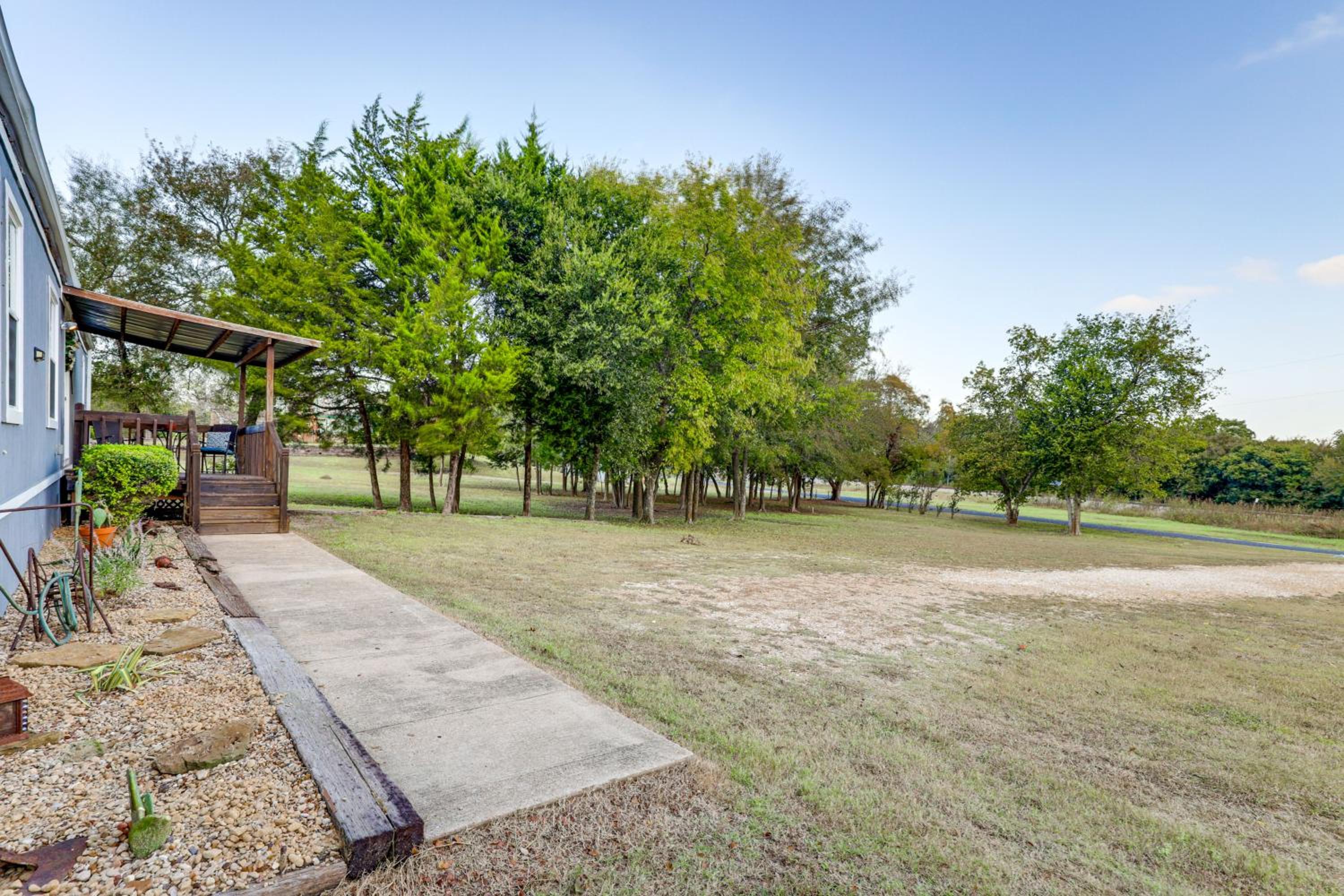 Quiet Country Living! Retreat Near Dtwn Waxahachie
