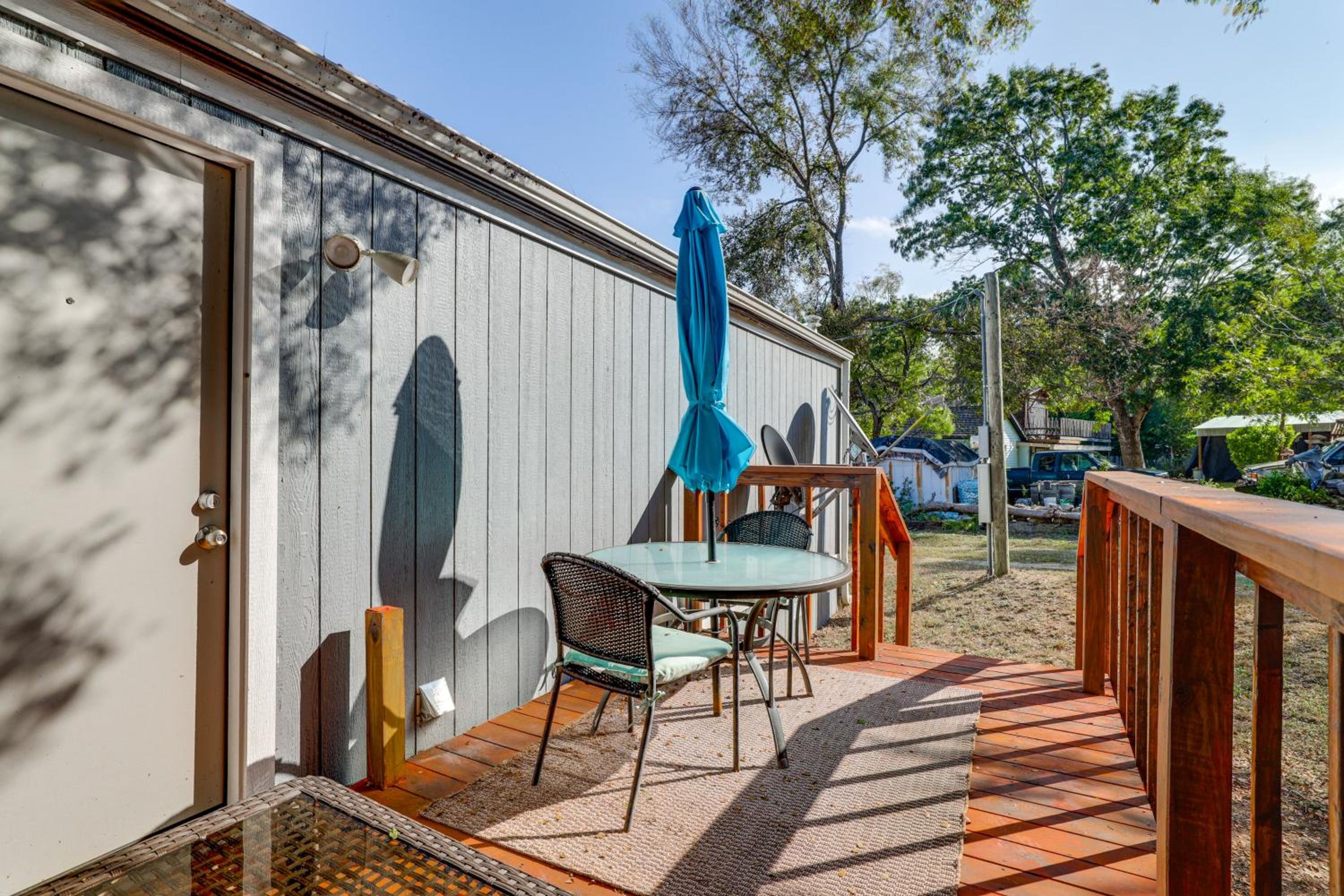 Quiet Country Living! Retreat Near Dtwn Waxahachie