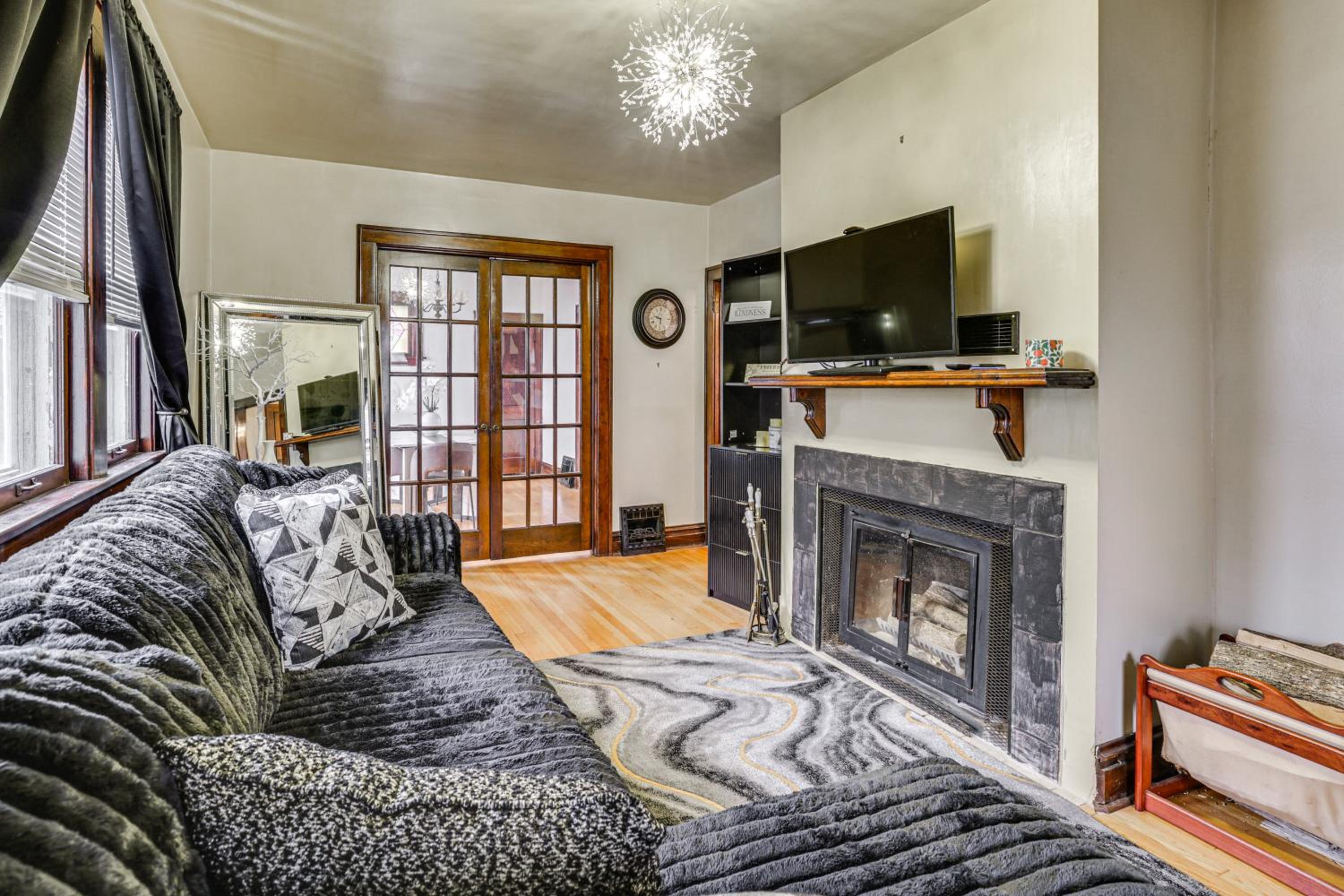 1 Mi to Downtown Dubuque! Spacious Home