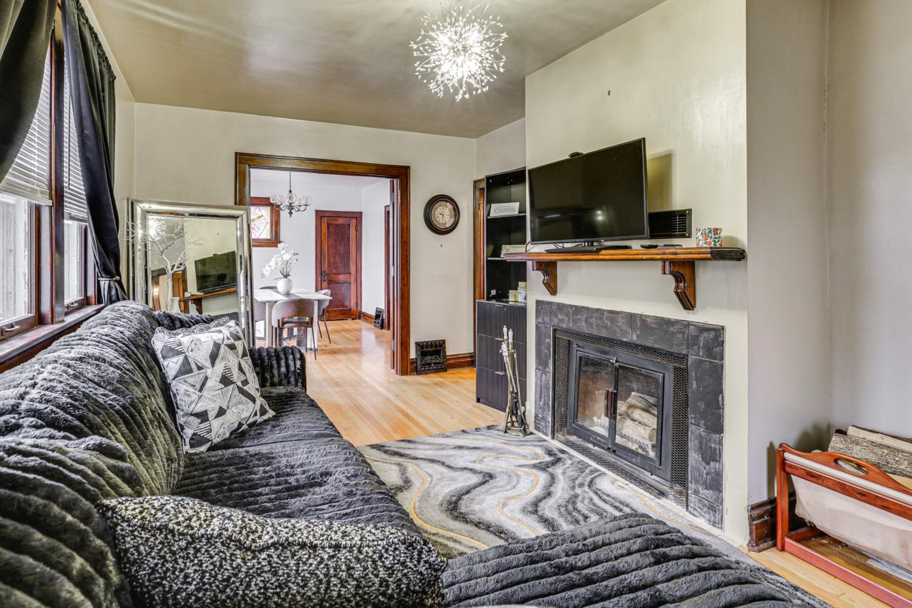 1 Mi to Downtown Dubuque! Spacious Home