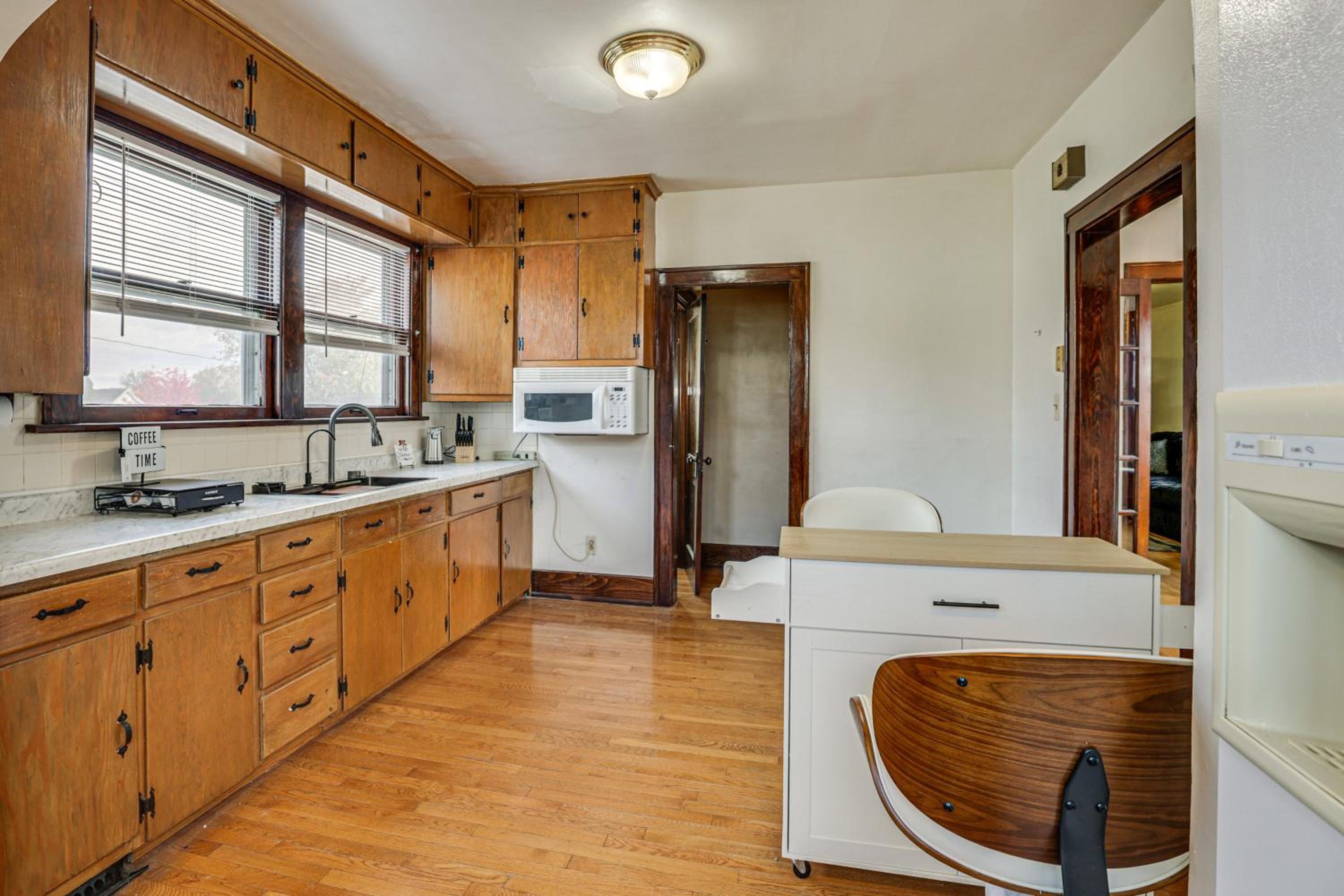 1 Mi to Downtown Dubuque! Spacious Home