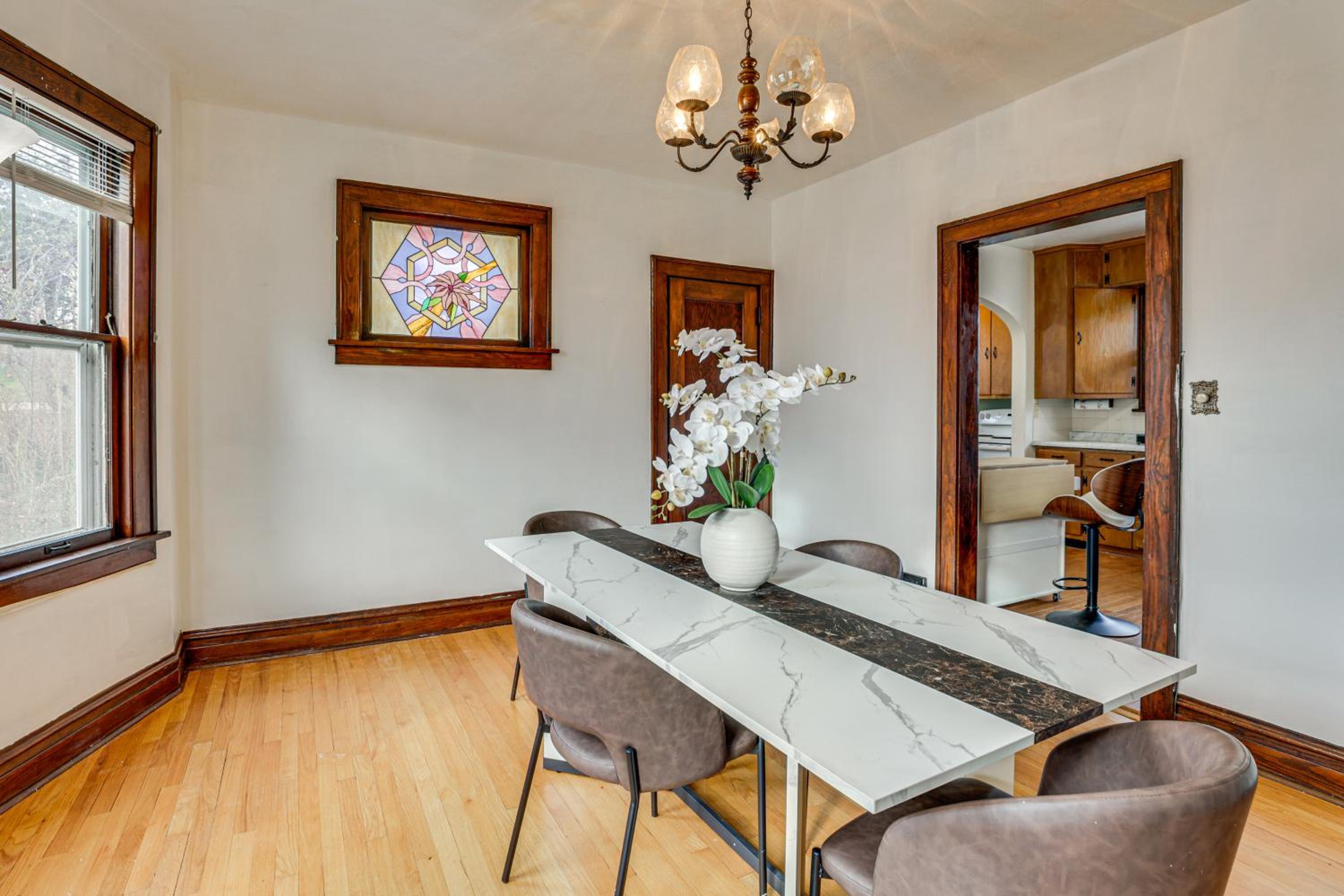 1 Mi to Downtown Dubuque! Spacious Home