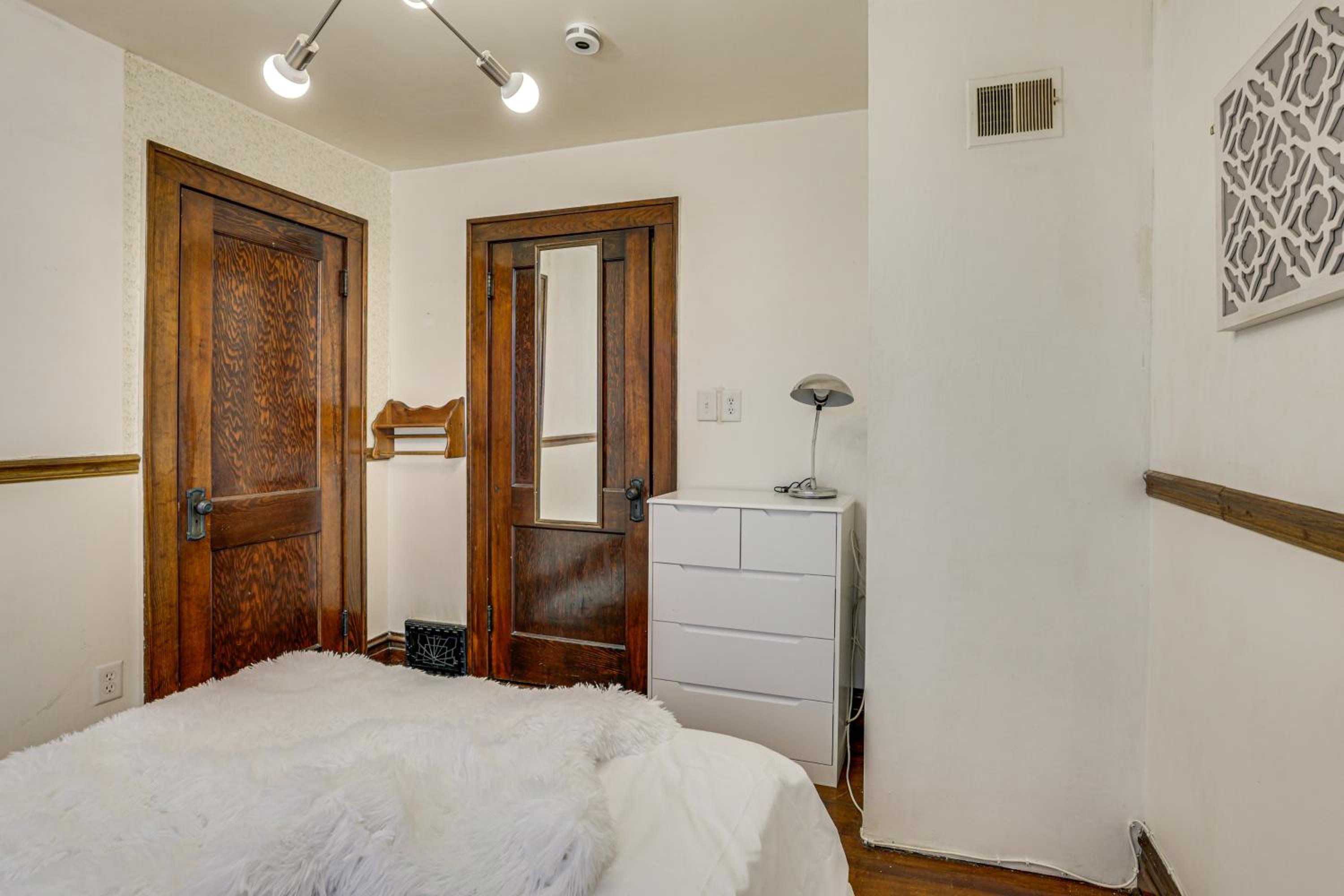 1 Mi to Downtown Dubuque! Spacious Home