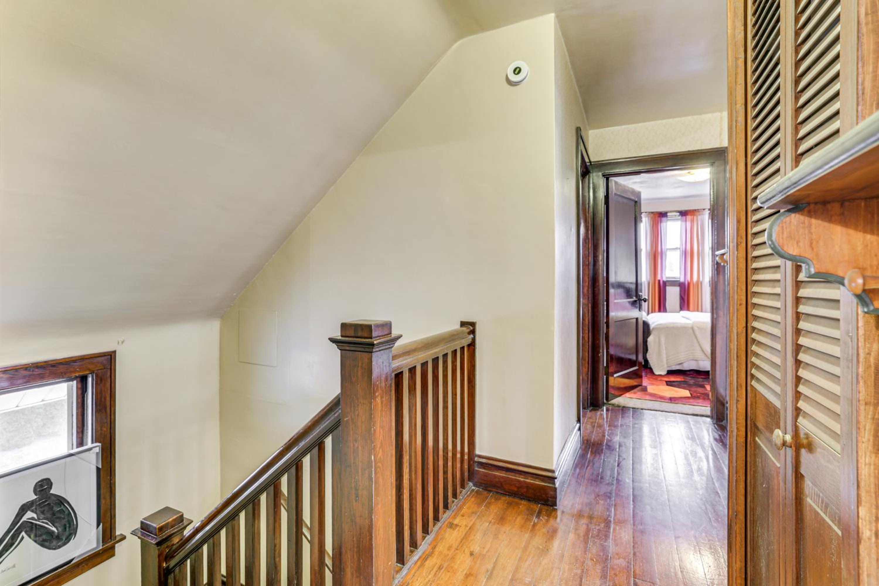 1 Mi to Downtown Dubuque! Spacious Home