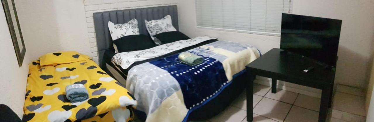Milnerton Oak Lodge Home Away from Home!