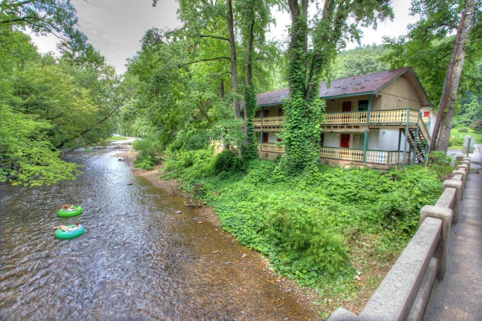 Hofbrau Riverfront Hotel