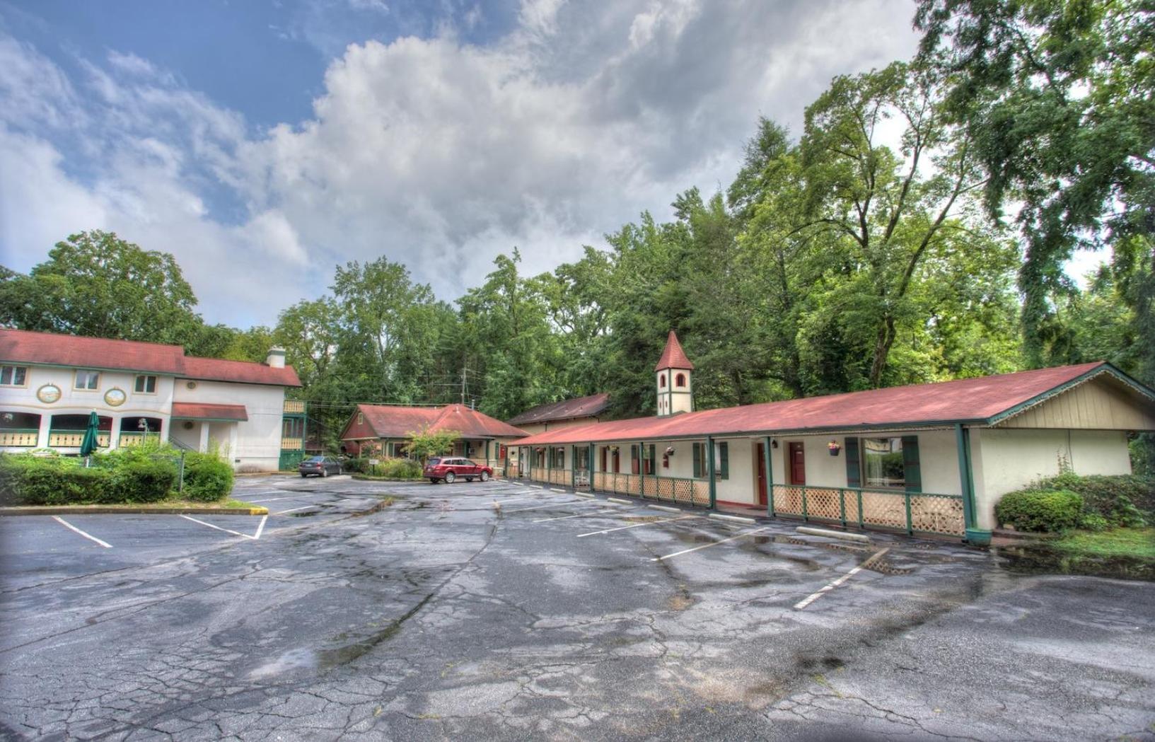 Hofbrau Riverfront Hotel