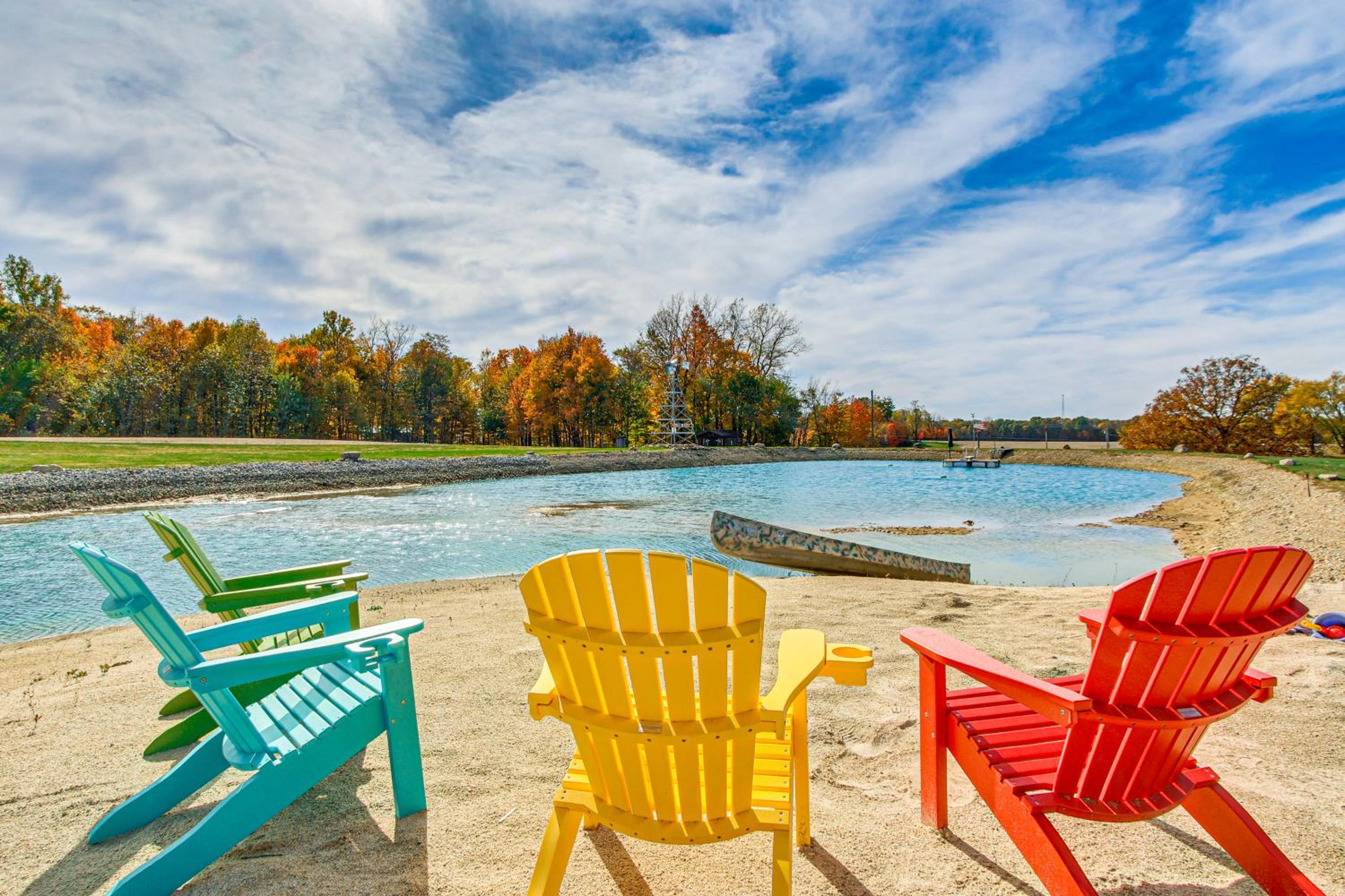 Outdoor Oasis with Fire Pit and Dock Galion Log Cabin