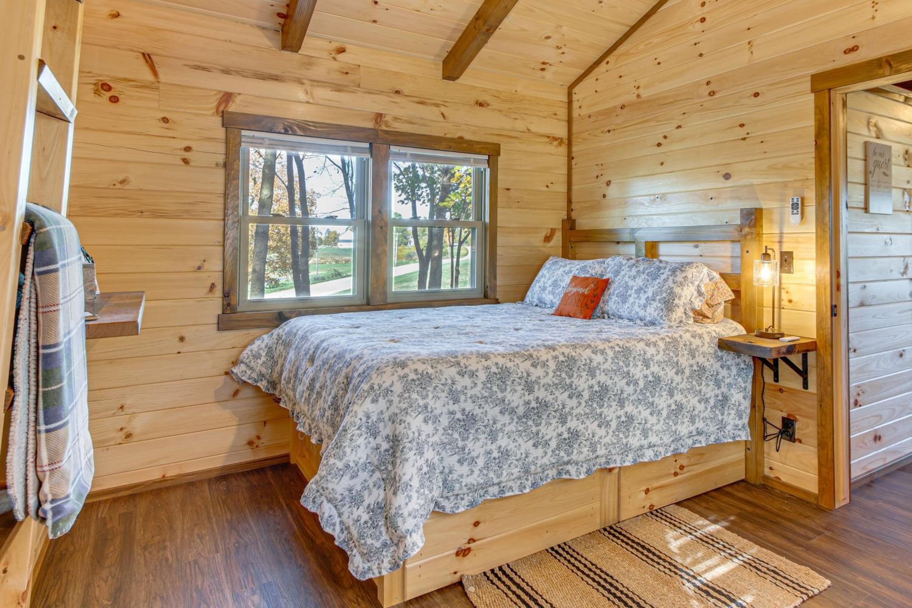 Outdoor Oasis with Fire Pit and Dock Galion Log Cabin