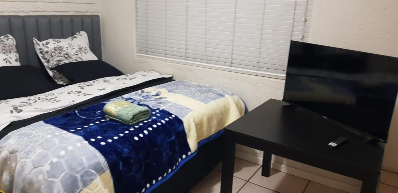 Milnerton Oak Lodge Home Away from Home!